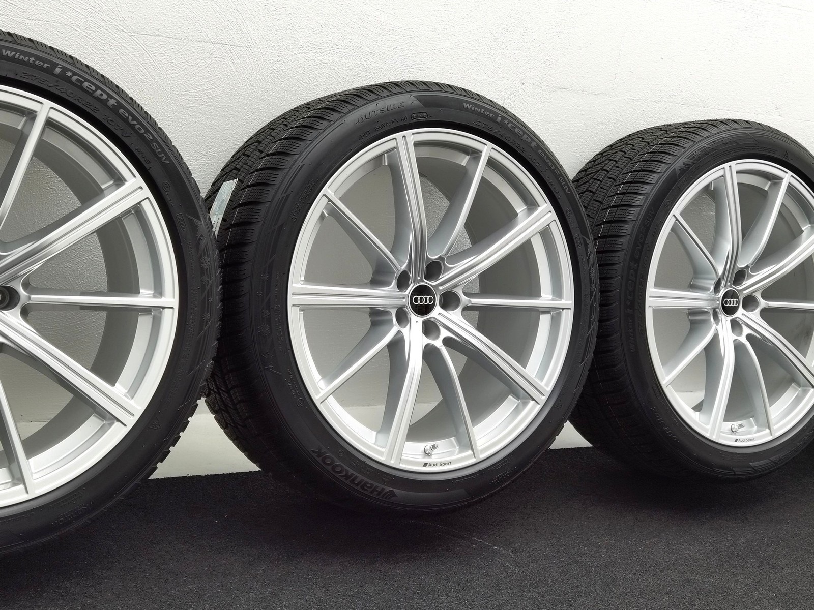 22 Zoll Audi 10-Speichen-Stern Silber Winterräder / Hankook Winter i*cept evo2 SUV (W320A) 275/40 R22
