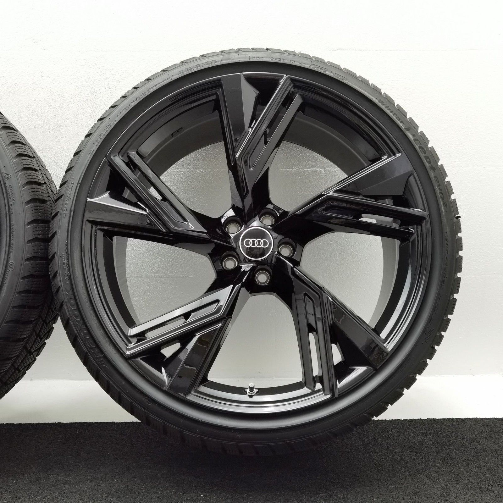 22 Zoll Audi 5-V-Speichen-Trapez Schwarz glänzend Winterräder / Hankook Winter i*cept evo2 (AO) 285/30 R22 – Bild 7