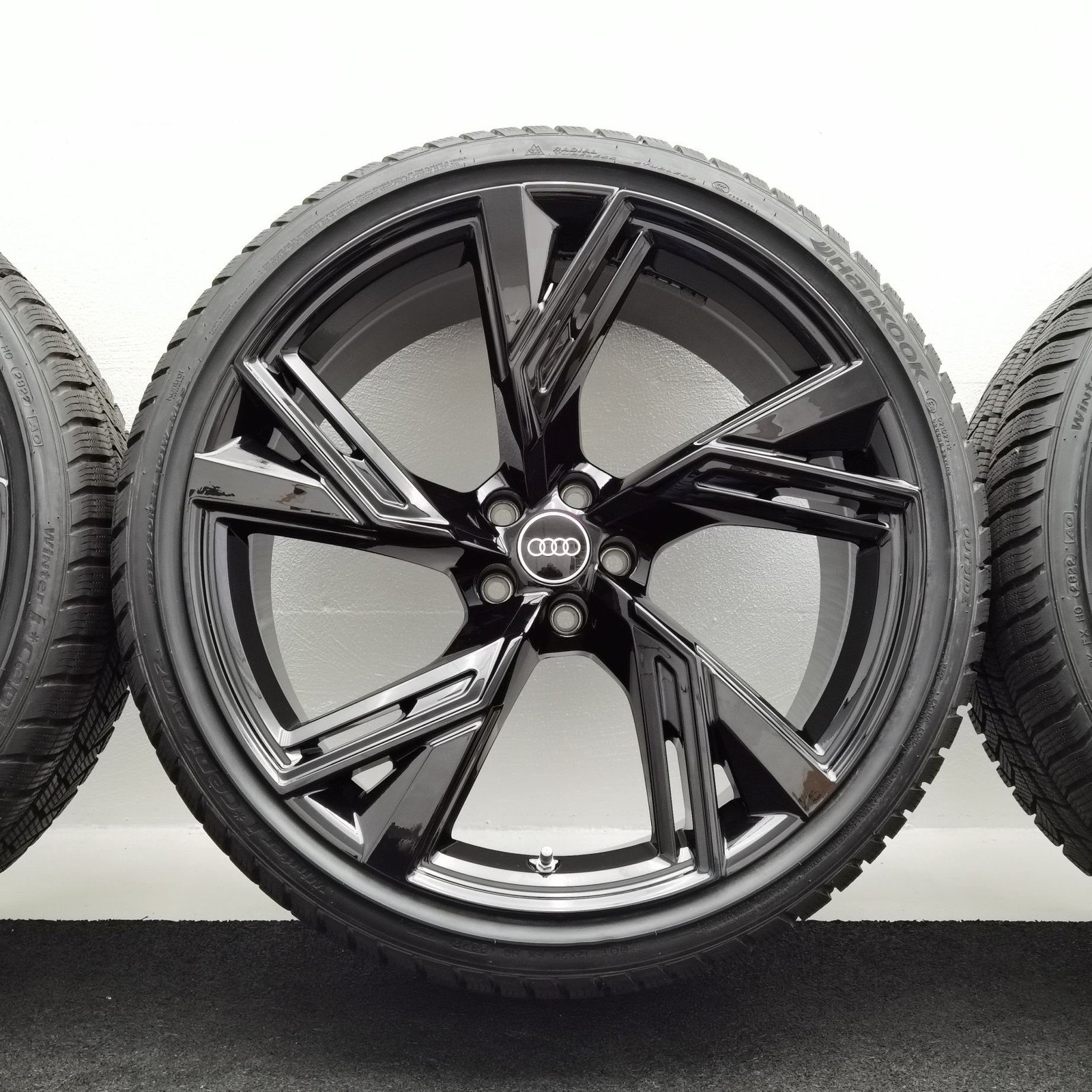 22 Zoll Audi 5-V-Speichen-Trapez Schwarz glänzend Winterräder / Hankook Winter i*cept evo2 (AO) 285/30 R22 – Bild 4
