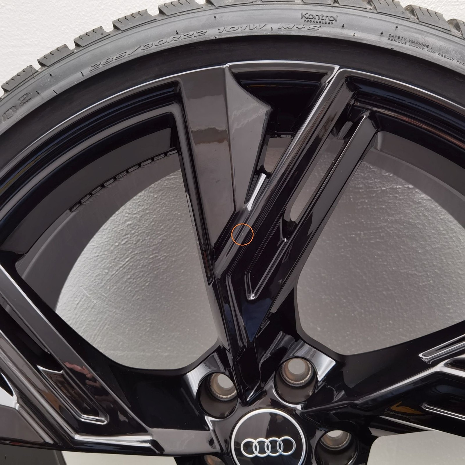 22 Zoll Audi 5-V-Speichen-Trapez Schwarz glänzend Winterräder / Hankook Winter i*cept evo2 (AO) 285/30 R22 – Bild 6