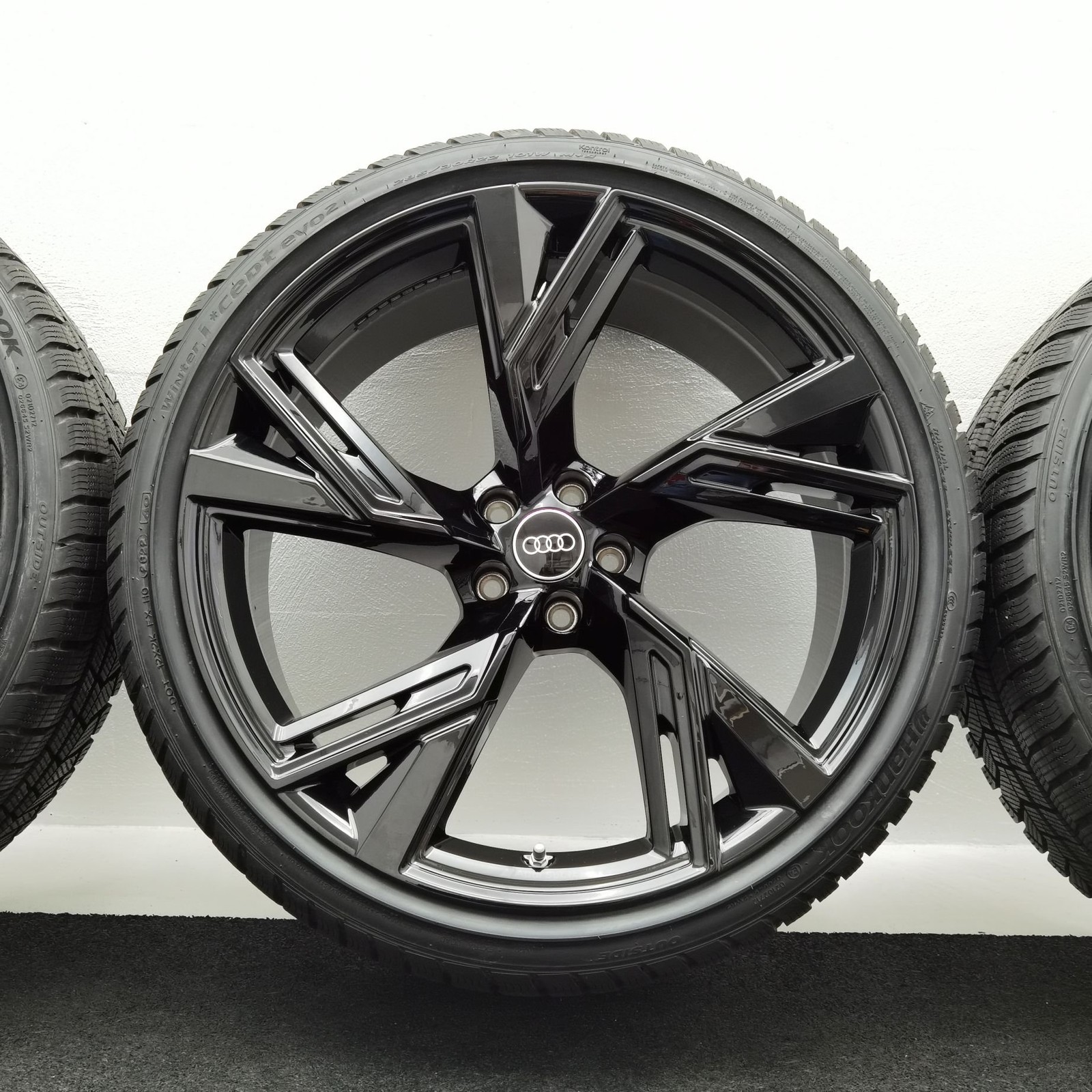 22 Zoll Audi 5-V-Speichen-Trapez Schwarz glänzend Winterräder / Hankook Winter i*cept evo2 (AO) 285/30 R22 – Bild 5