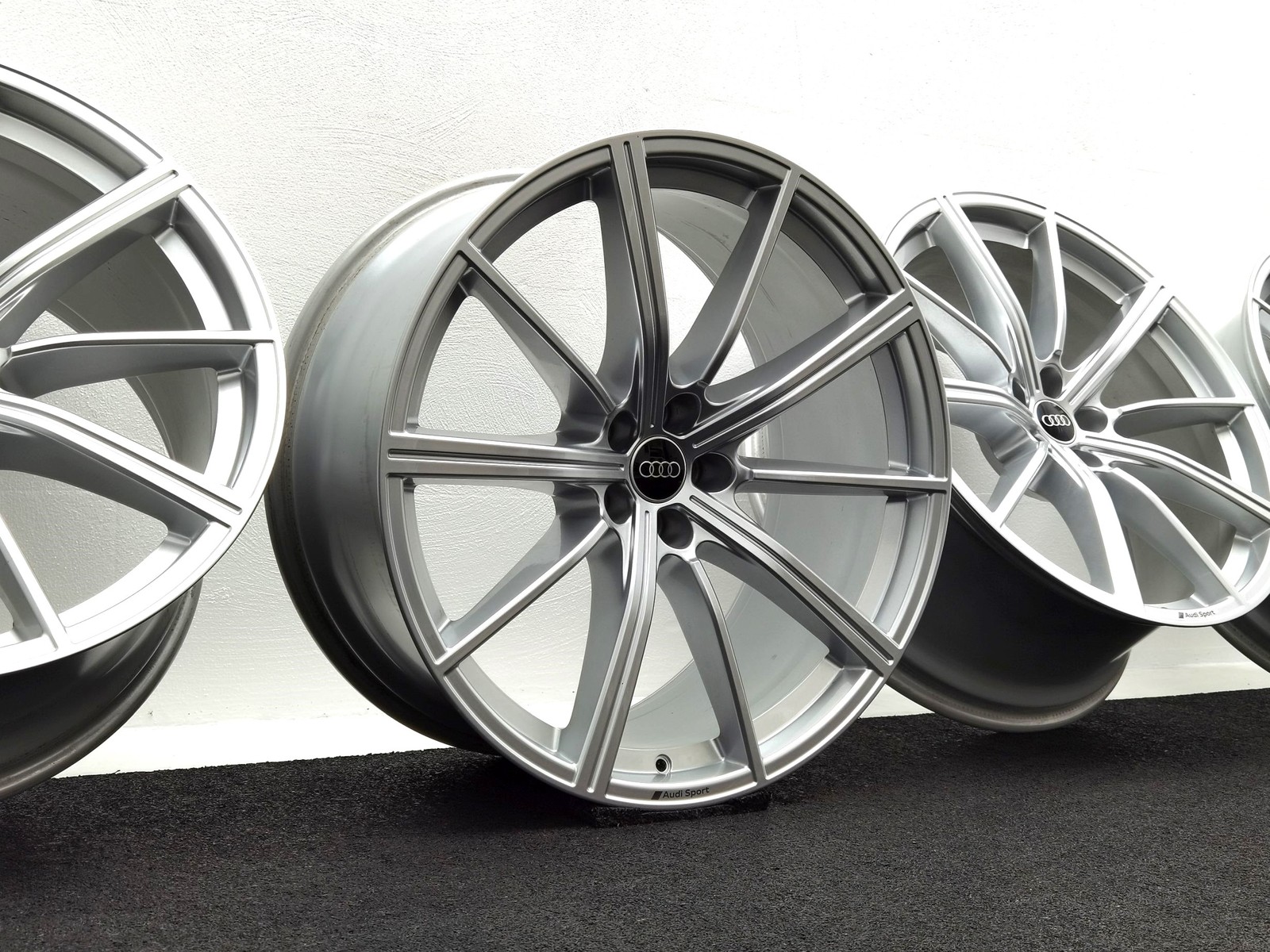 22 Zoll Audi 10-Speichen-Stern Silber Alufelgen – Bild 1