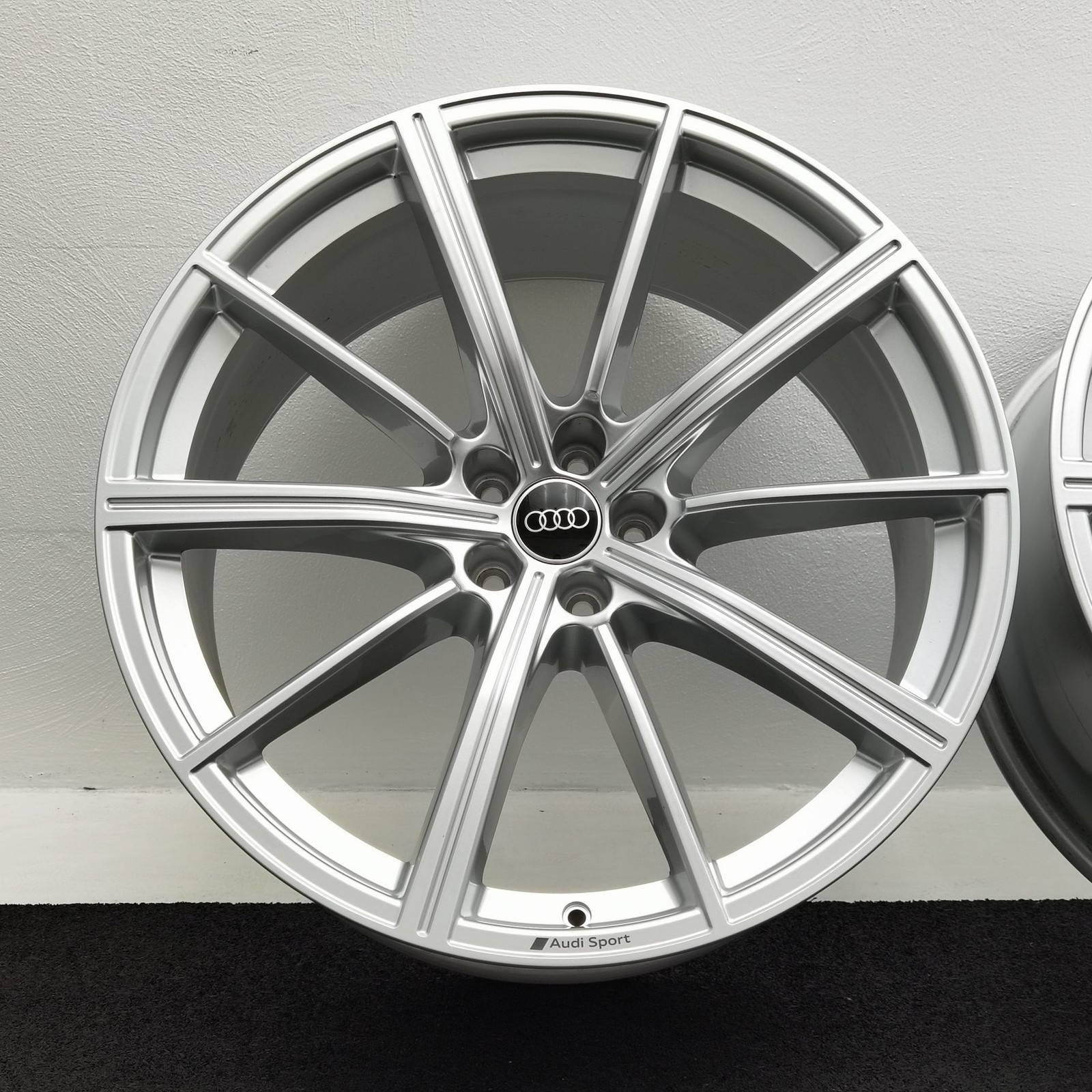 22 Zoll Audi 10-Speichen-Stern Silber Alufelgen – Bild 2
