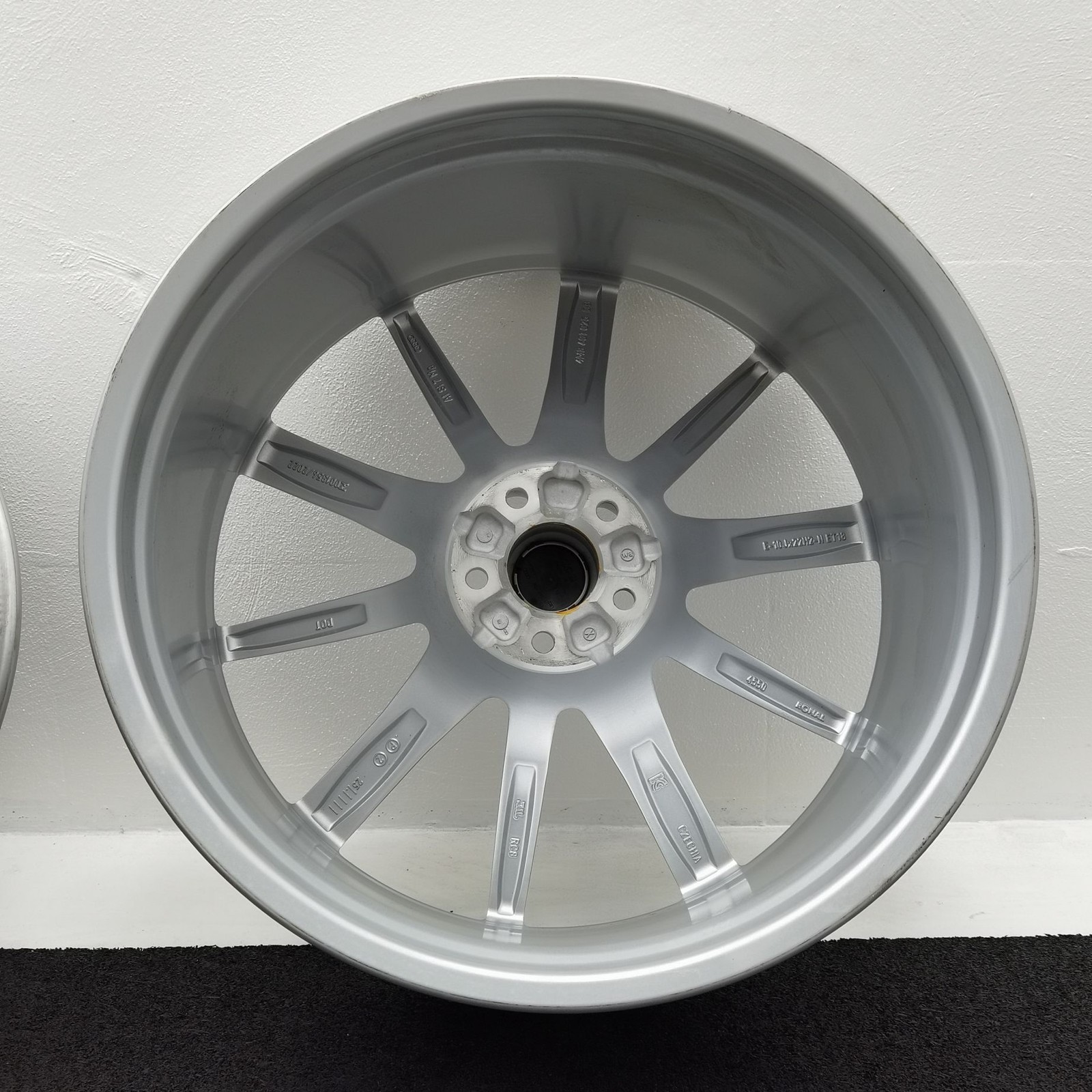 22 Zoll Audi 10-Speichen-Stern Silber Alufelgen – Bild 6
