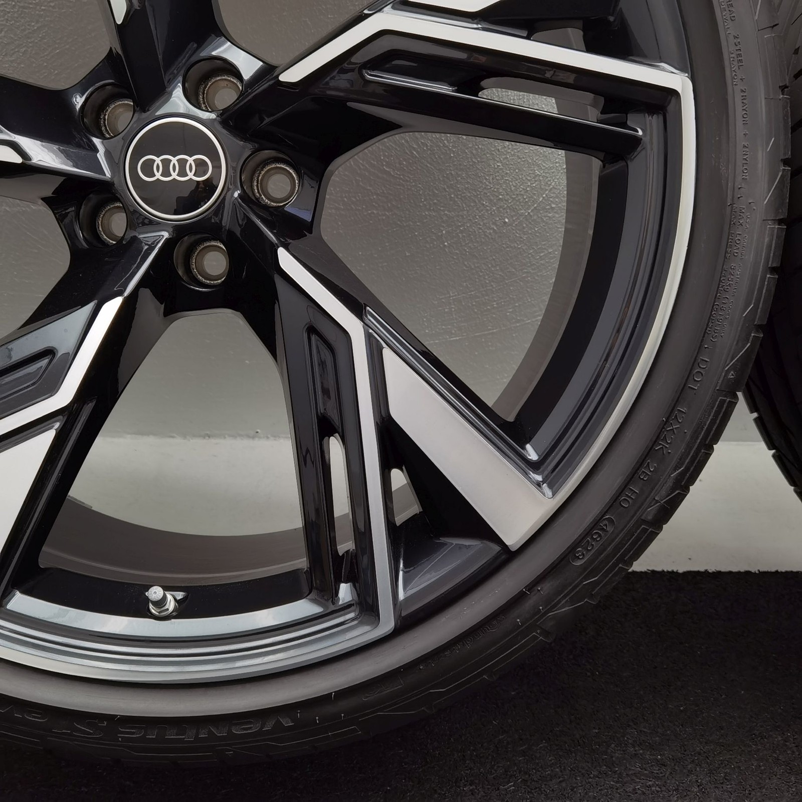 22 Zoll Audi 5-V-Speichen-Trapez Anthrazit glänzend, glanzgedreht Sommerräder / Hankook Ventus S1 evo3 (soundabsorber) (AO) 285/30 R22 – Bild 5