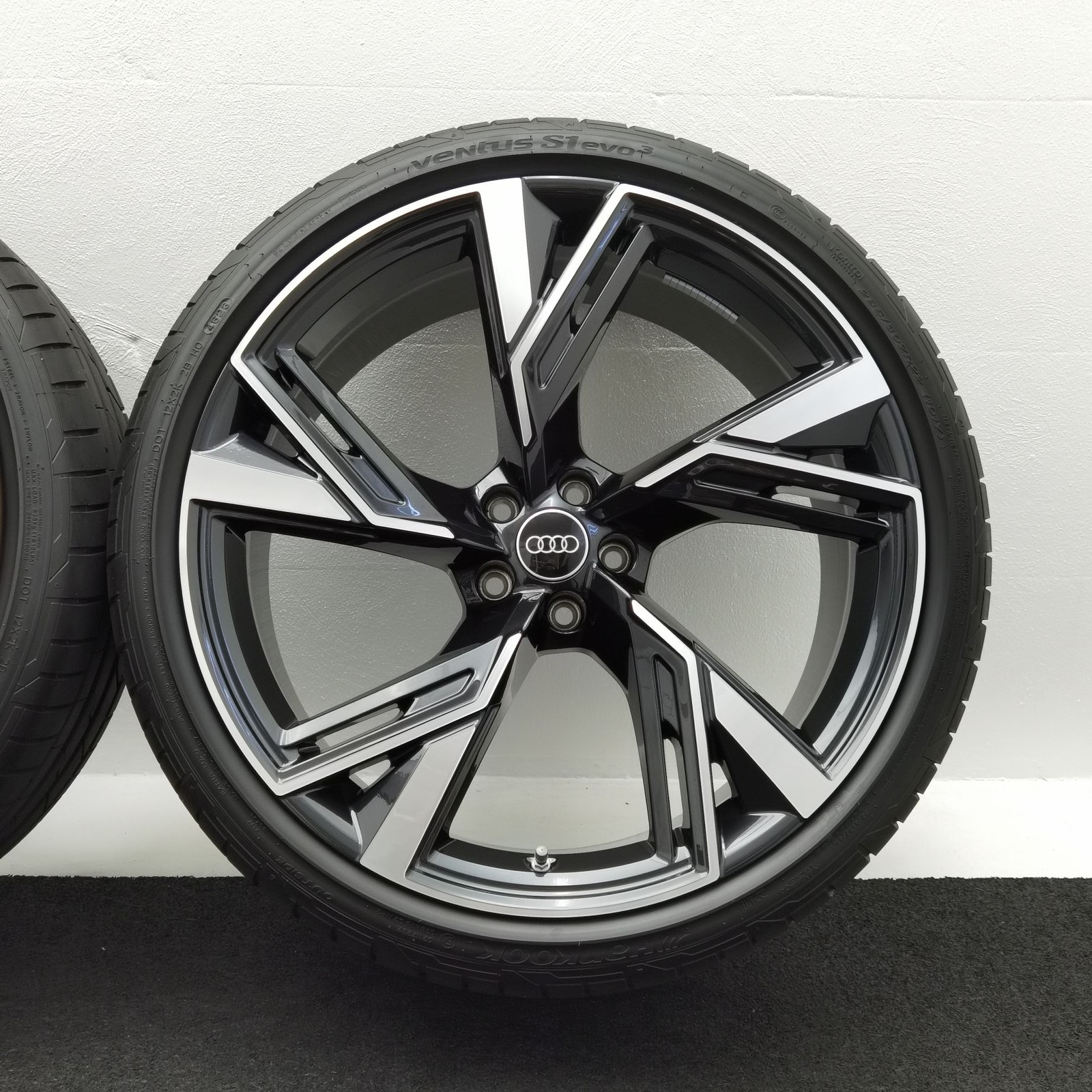 22 Zoll Audi 5-V-Speichen-Trapez Anthrazit glänzend, glanzgedreht Sommerräder / Hankook Ventus S1 evo3 (soundabsorber) (AO) 285/30 R22 – Bild 7