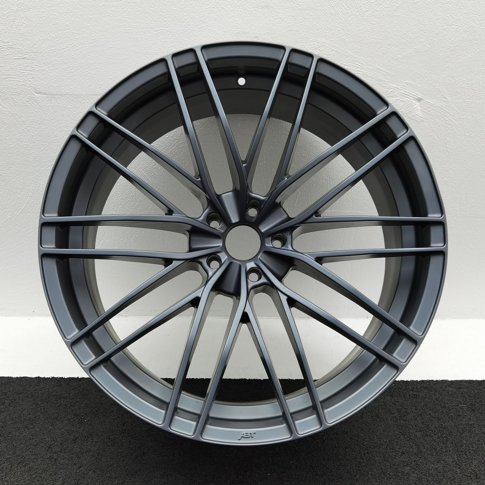 22 Zoll ABT Sportsline HR22 Dark smoke Alufelge – Bild 1