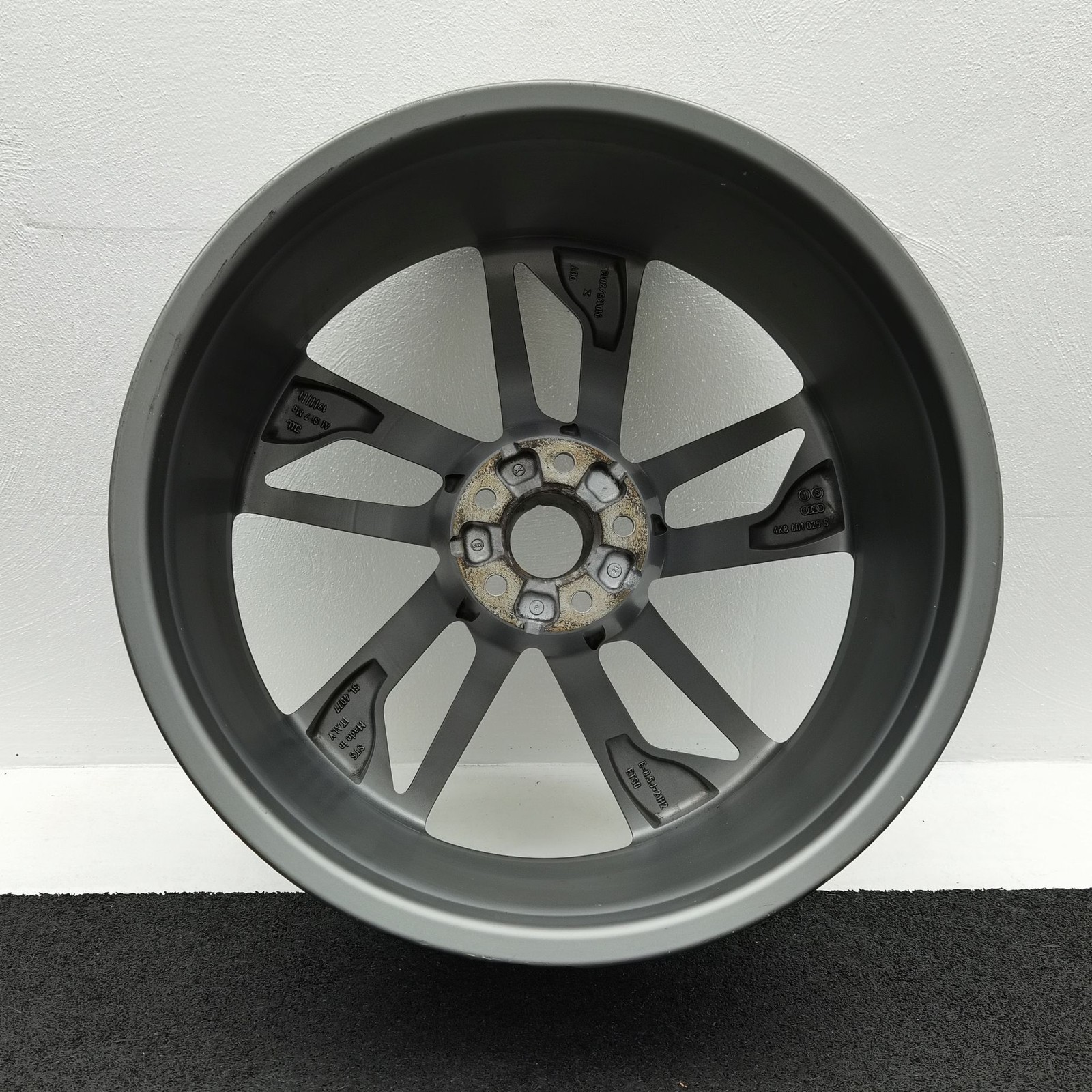 21 Zoll Audi 5-Arm-Trapezoid Titan matt, glanzgedreht Alufelge – Bild 3