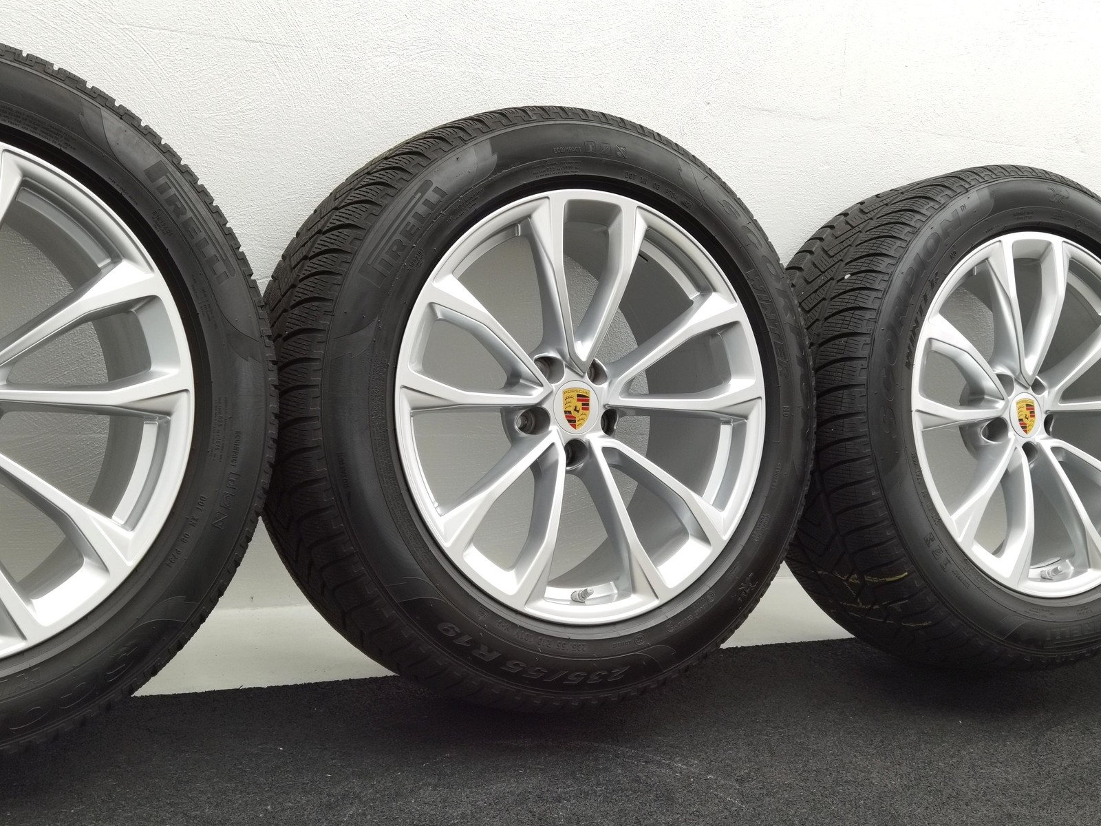19 Zoll Porsche Design Rad Silber Winterräder / Pirelli Scorpion Winter 235/55 R19 – Bild 1