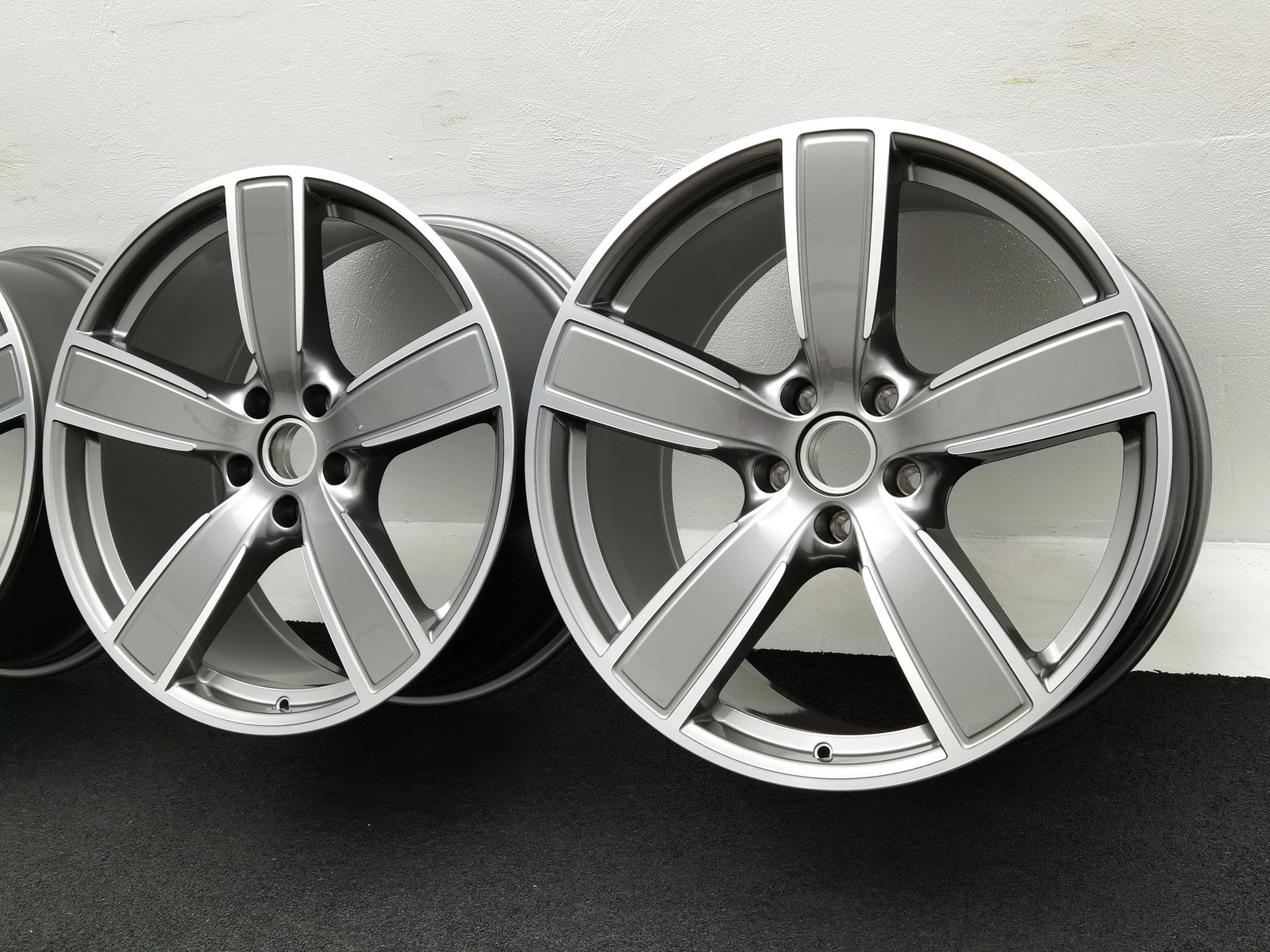 22 Zoll Porsche Sport Classic Titangrau glänzend, glanzgedreht Alufelgen – Bild 3