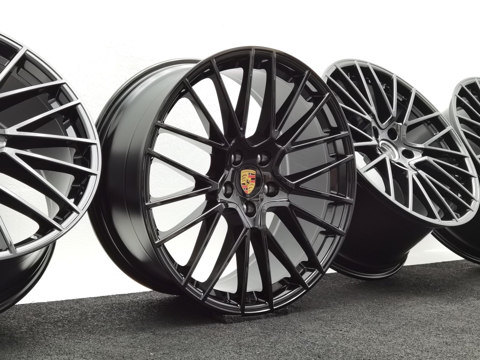 22 Zoll Porsche RS Spyder Design Schwarz glänzend Alufelgen – Bild 1