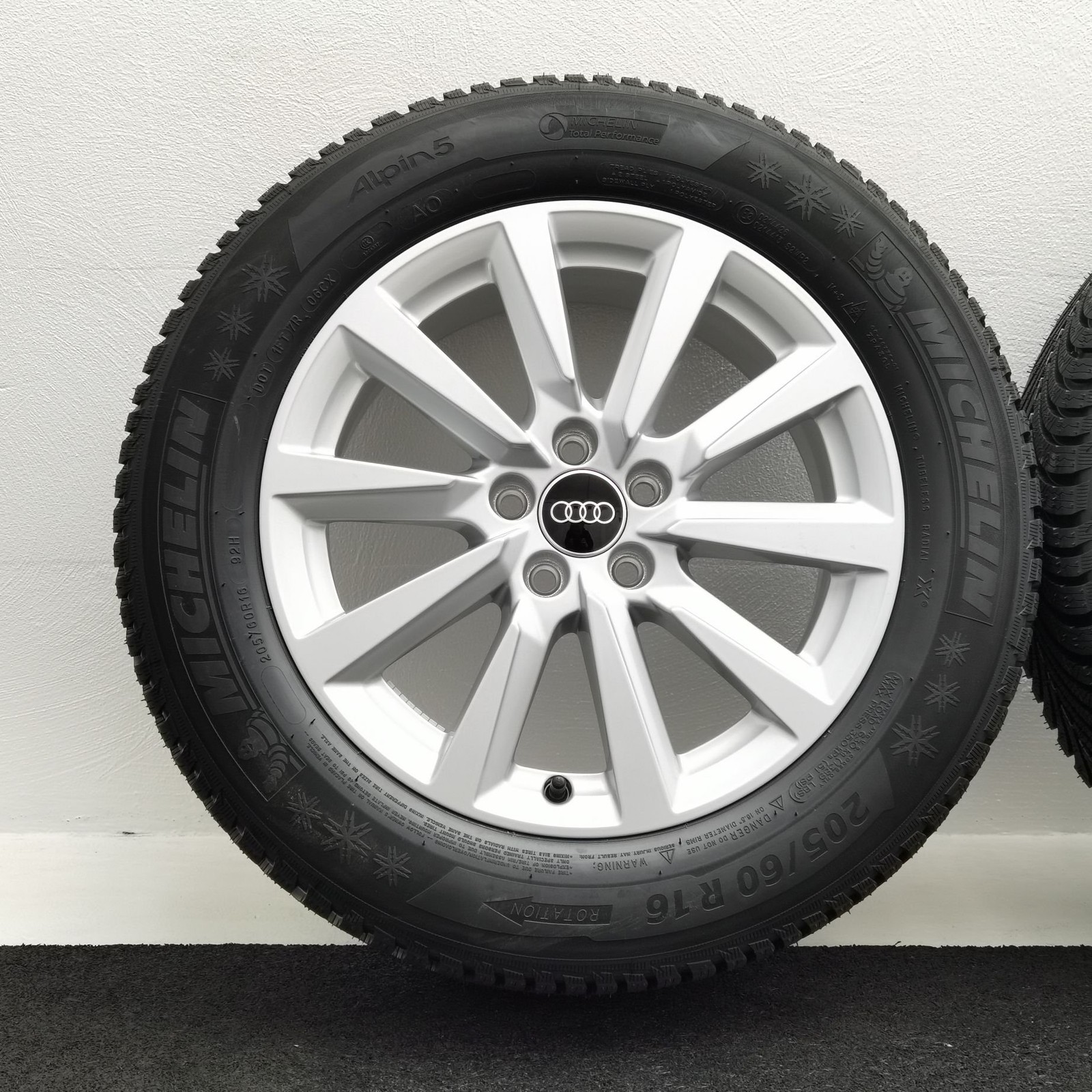16 Zoll Audi 10-Speichen Silber Winterräder / Michelin Alpin 5 AO 205/60 R16 – Bild 3