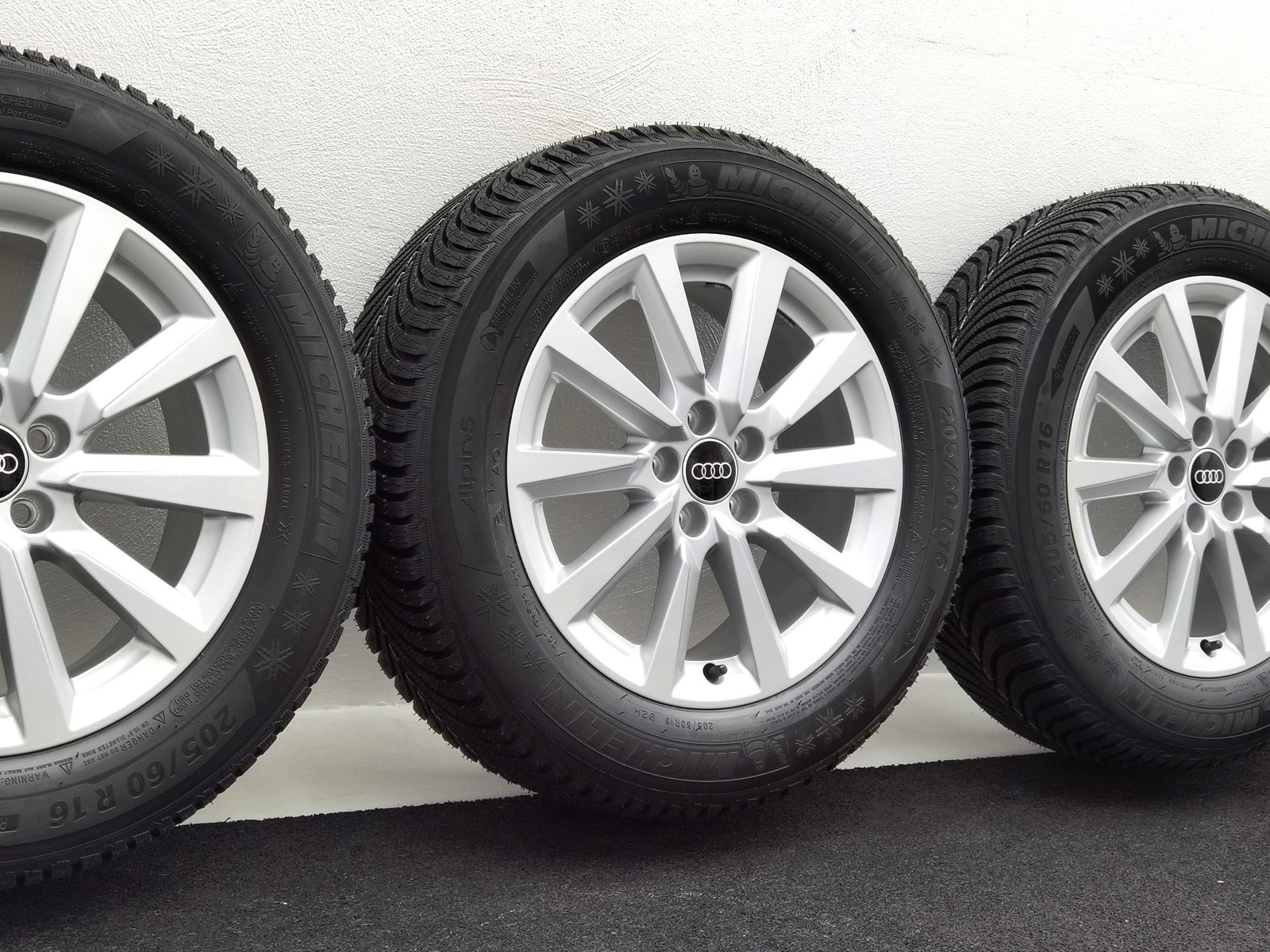 16 Zoll Audi 10-Speichen Silber Winterräder / Michelin Alpin 5 AO 205/60 R16