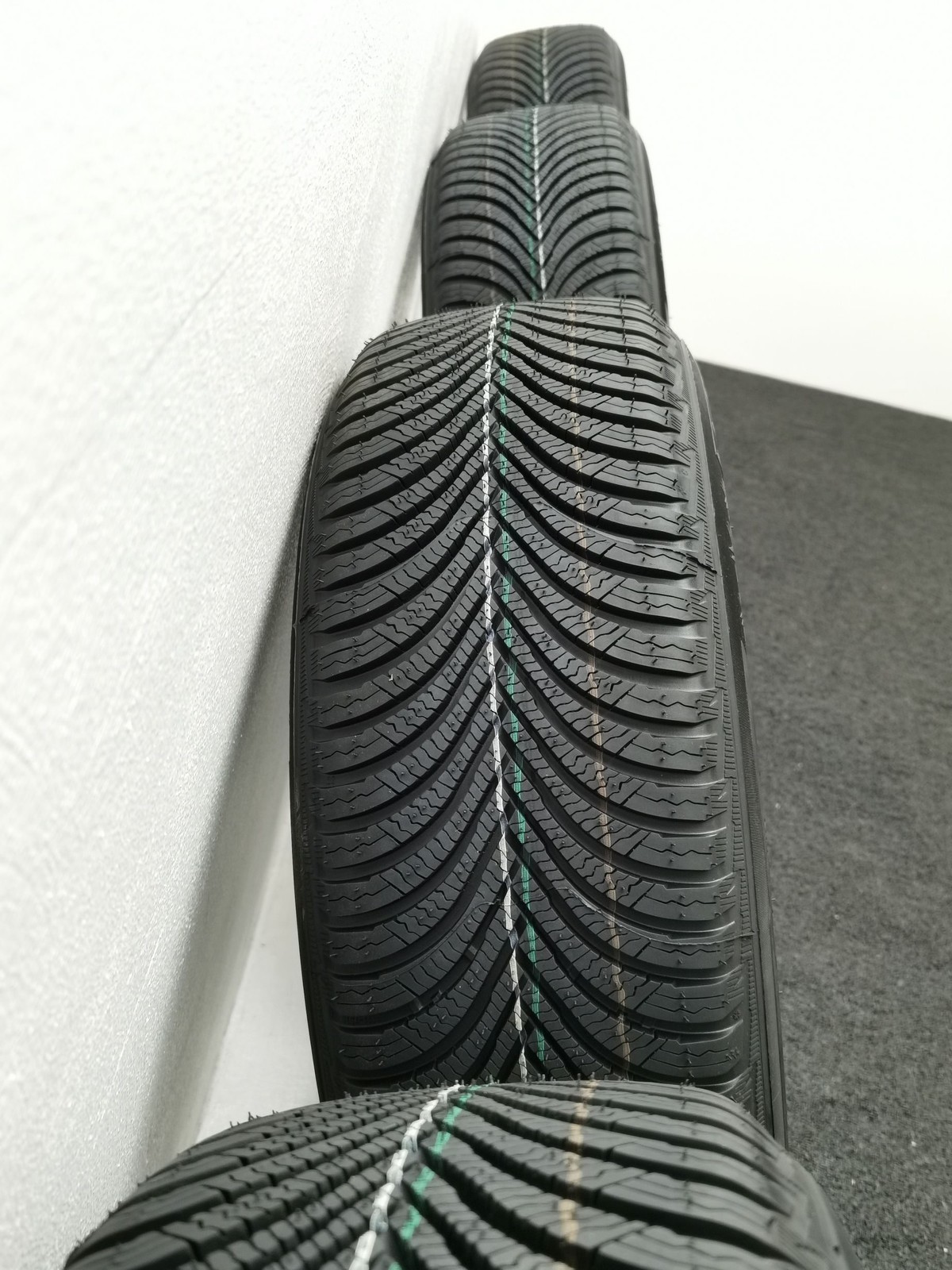 16 Zoll Audi 10-Speichen Silber Winterräder / Michelin Alpin 5 AO 205/60 R16 – Bild 2