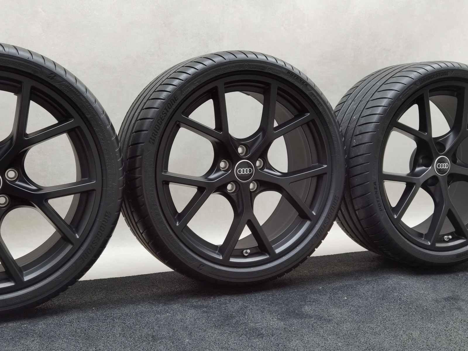 19 Zoll Audi 5-Y-Speichen Schwarz matt Sommerräder / Bridgestone Potenza Sport R01 265/30 R19