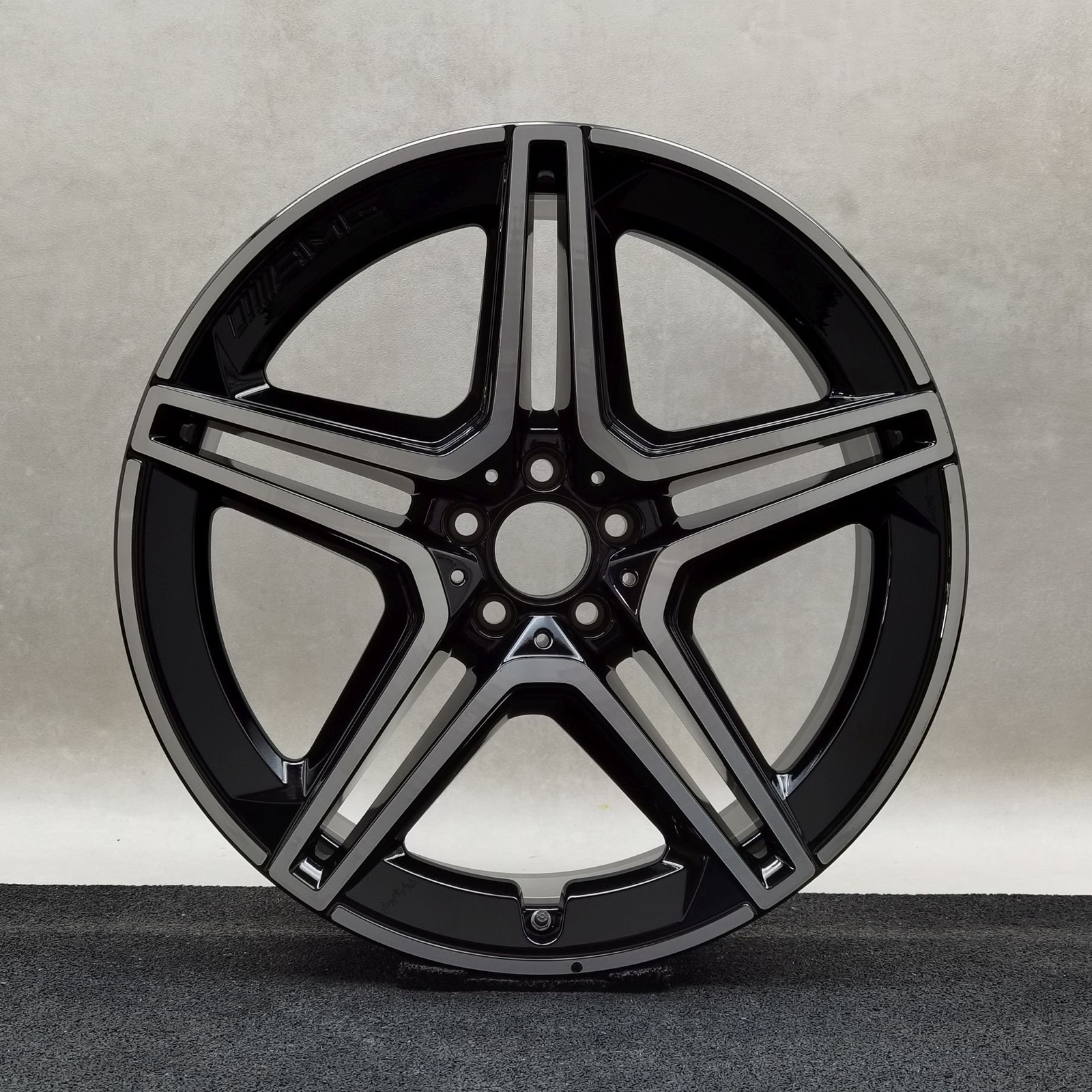 21 Zoll Mercedes-AMG 5-Doppelspeichen Schwarz glänzend, glanzgedreht Alufelge – Bild 2