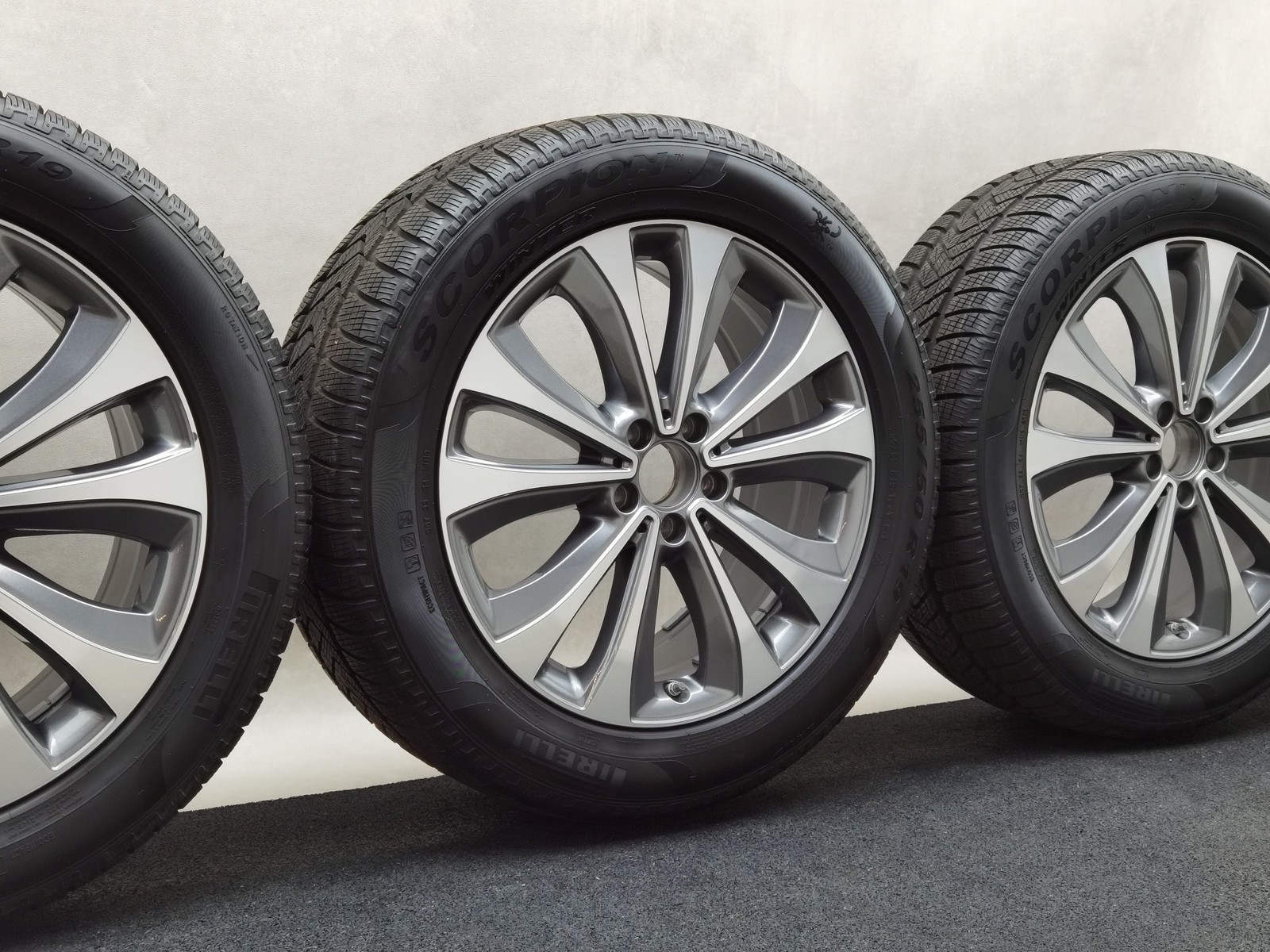 19 Zoll Mercedes-Benz 5-Doppelspeichen Grau glänzend, glanzgedreht Winterräder / Pirelli Scorpion Winter MO 255/50 R19 – Bild 1