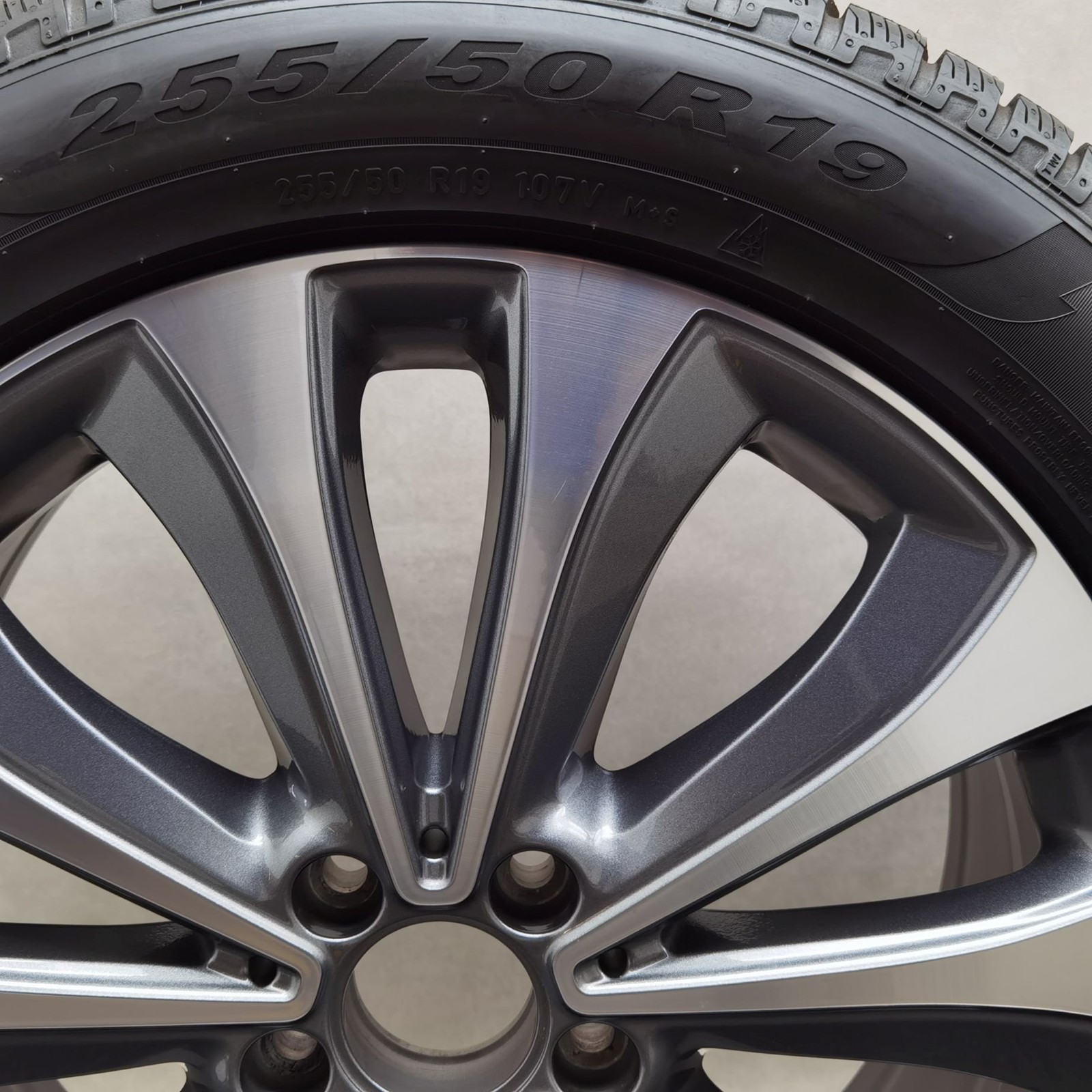 19 Zoll Mercedes-Benz 5-Doppelspeichen Grau glänzend, glanzgedreht Winterräder / Pirelli Scorpion Winter MO 255/50 R19 – Bild 4
