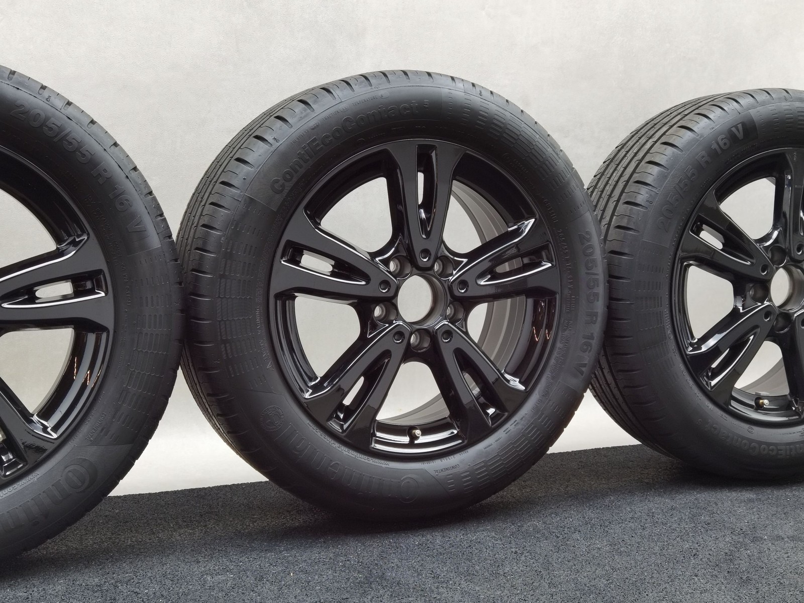 16 Zoll Mercedes-Benz 5-Doppelspeichen Schwarz glänzend Sommerräder / Continental ContiEcoContact 5 MO 205/55 R16