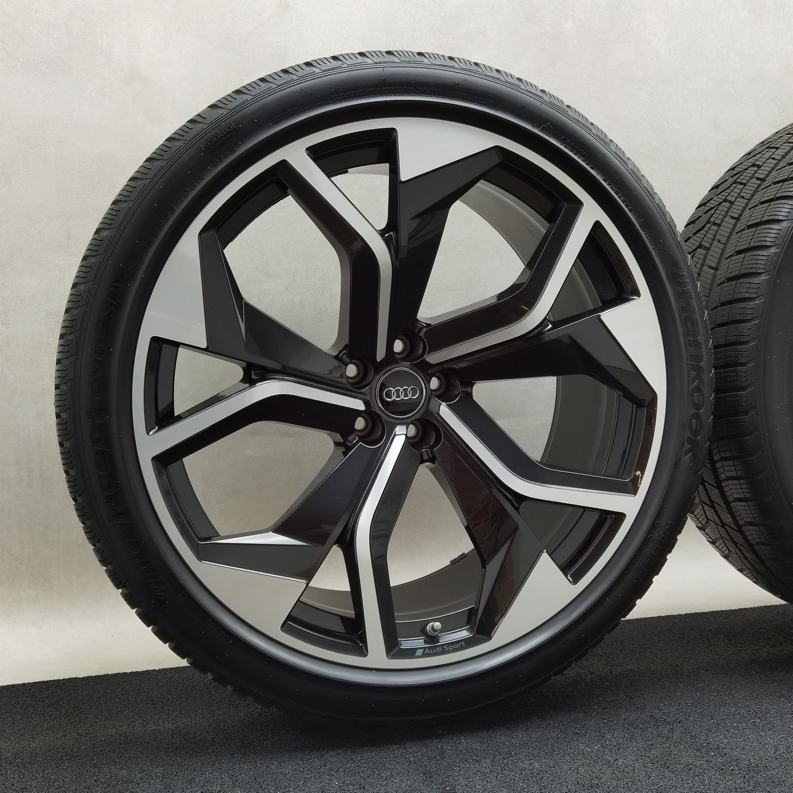 23 Zoll Audi 5-Y-Speichen-Rotor Anthrazitschwarz glänzend, glanzgedreht Winterräder / Hankook Winter i*cept evo2 SUV W320A AO 295/35 R23 – Bild 3