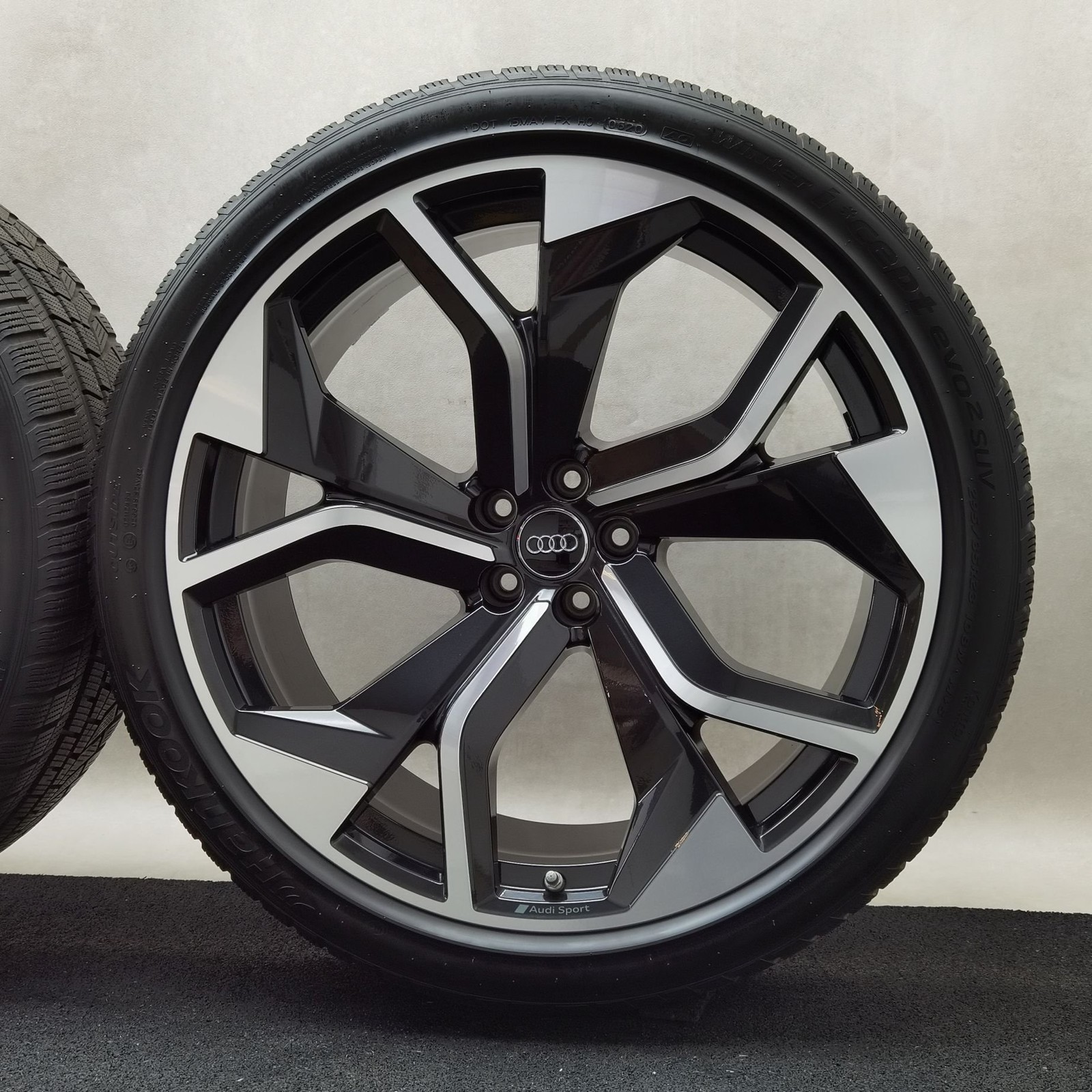 23 Zoll Audi 5-Y-Speichen-Rotor Anthrazitschwarz glänzend, glanzgedreht Winterräder / Hankook Winter i*cept evo2 SUV W320A AO 295/35 R23 – Bild 7