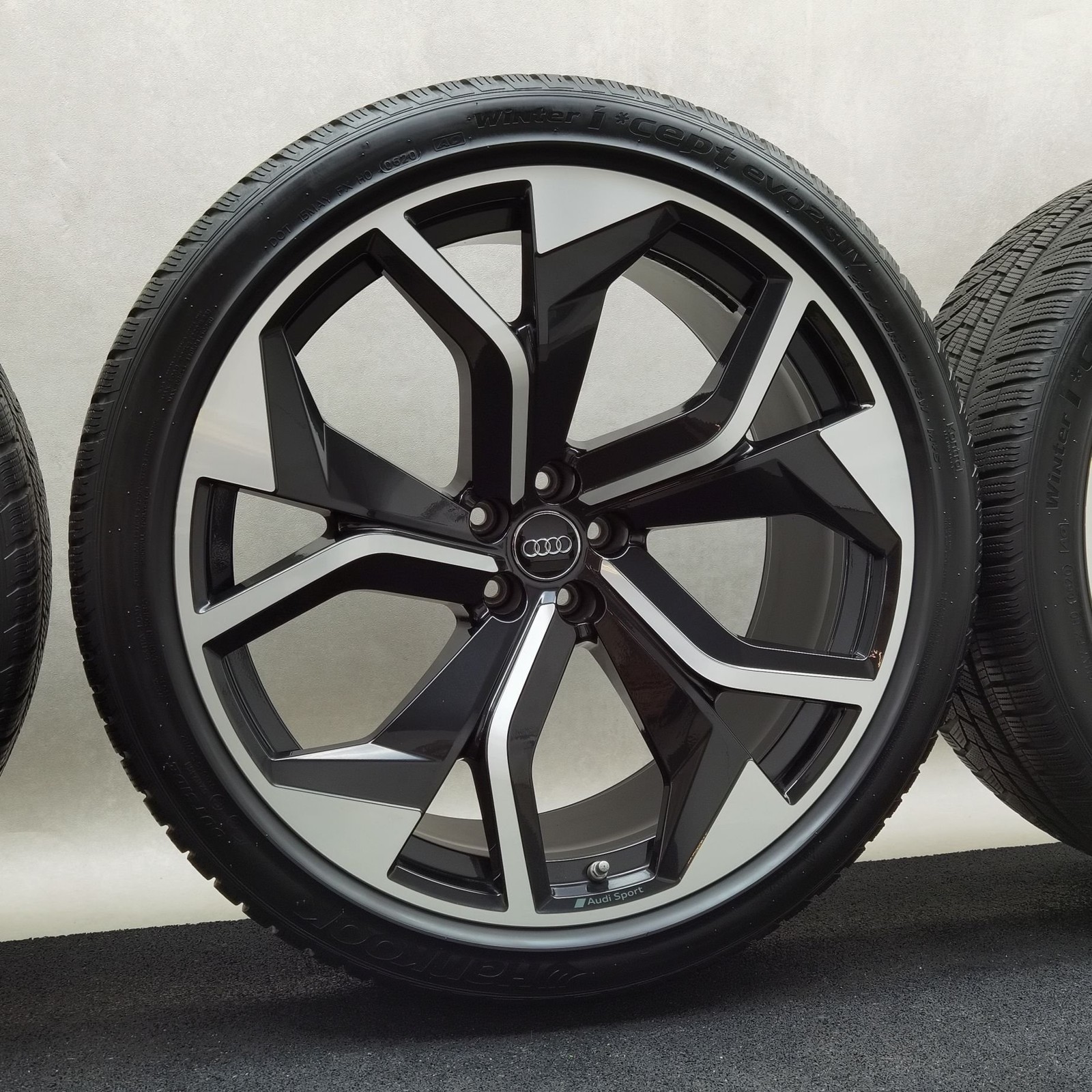 23 Zoll Audi 5-Y-Speichen-Rotor Anthrazitschwarz glänzend, glanzgedreht Winterräder / Hankook Winter i*cept evo2 SUV W320A AO 295/35 R23 – Bild 5