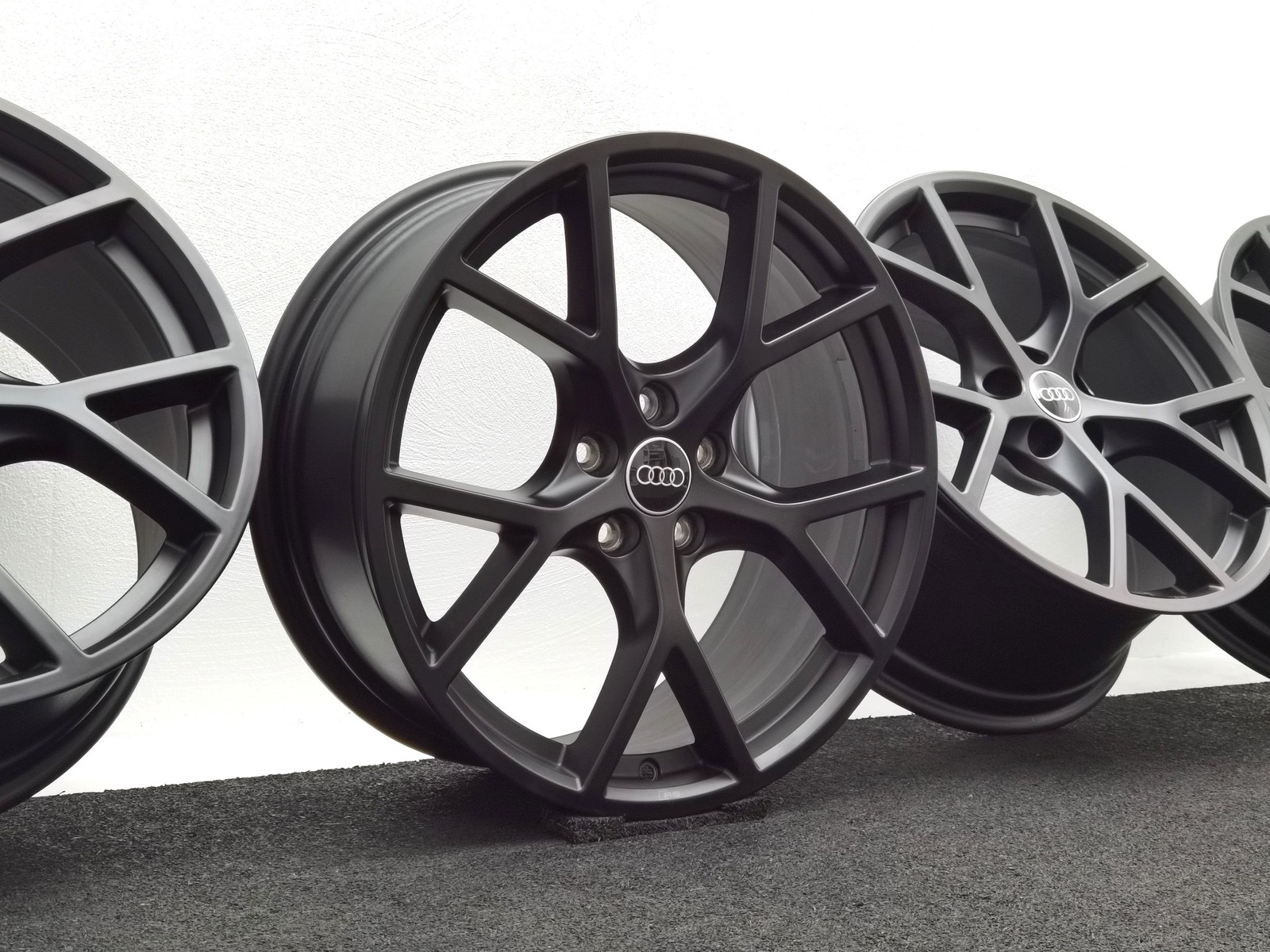 19 Zoll Audi 5-Y-Speichen Schwarz matt Alufelgen