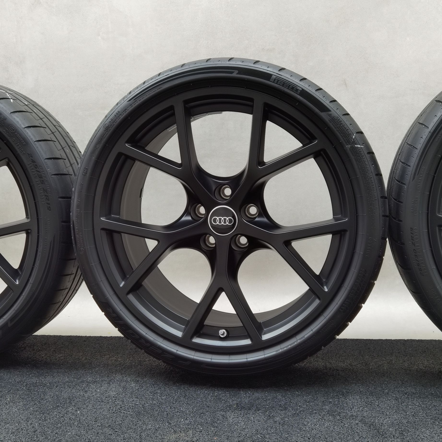 19 Zoll Audi 5-Y-Speichen Schwarz matt Sommerräder / Pirelli P-Zero R (R1) 265/30 R19 – Bild 5