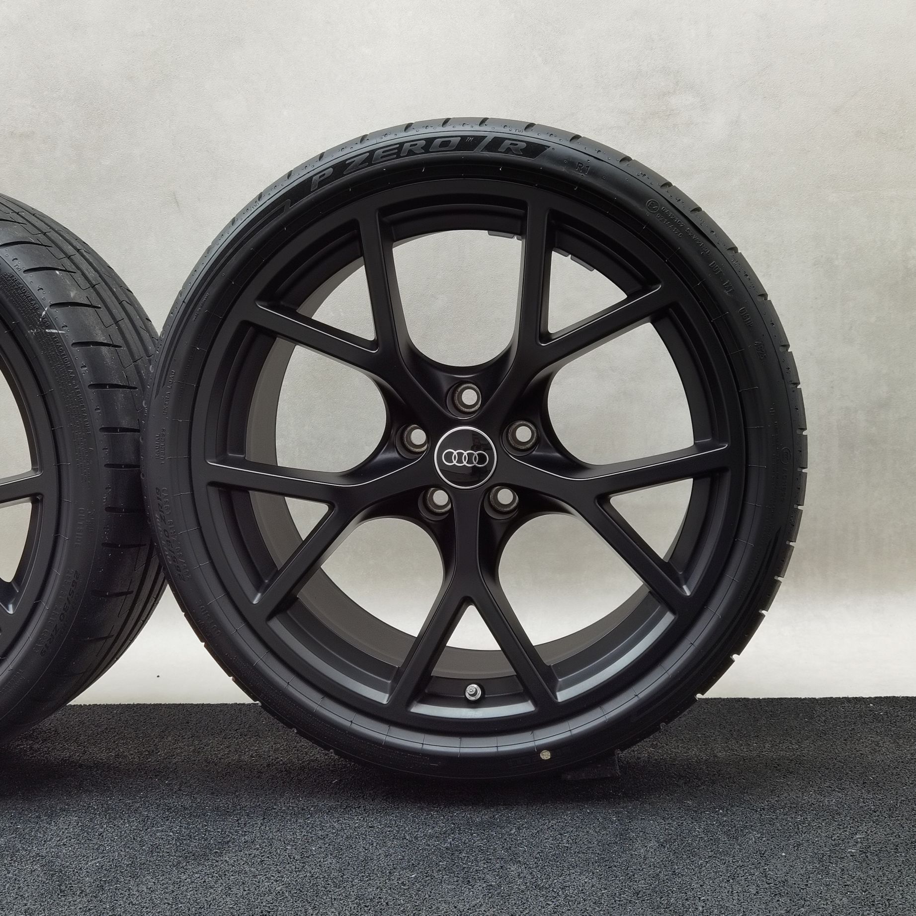 19 Zoll Audi 5-Y-Speichen Schwarz matt Sommerräder / Pirelli P-Zero R (R1) 265/30 R19 – Bild 6