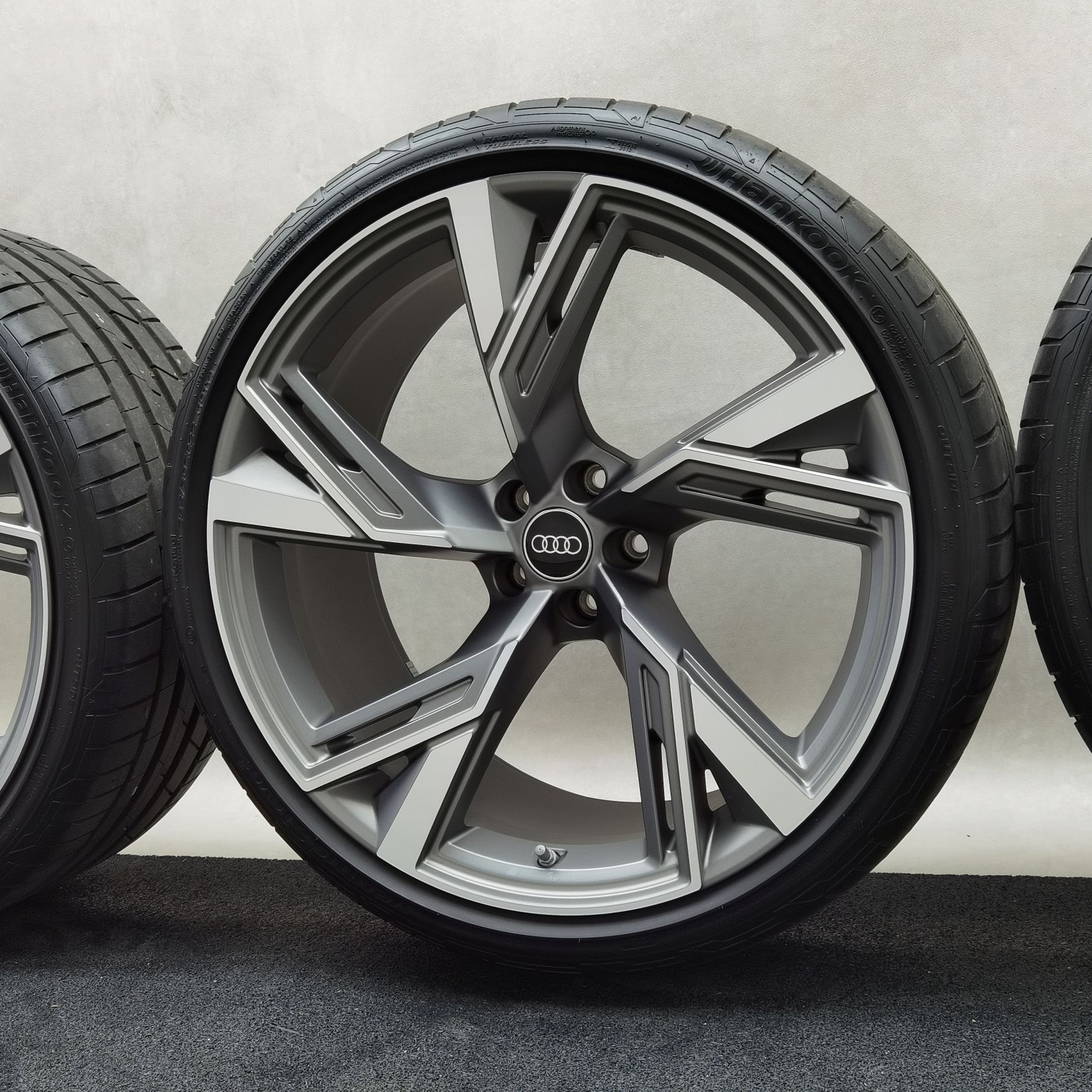 22 Zoll Audi 5-V-Speichen-Trapez Titan matt, glanzgedreht Sommerräder / Hankook Ventus S1 evo3 (soundabsorber) (AO) 285/30 R22 – Bild 5