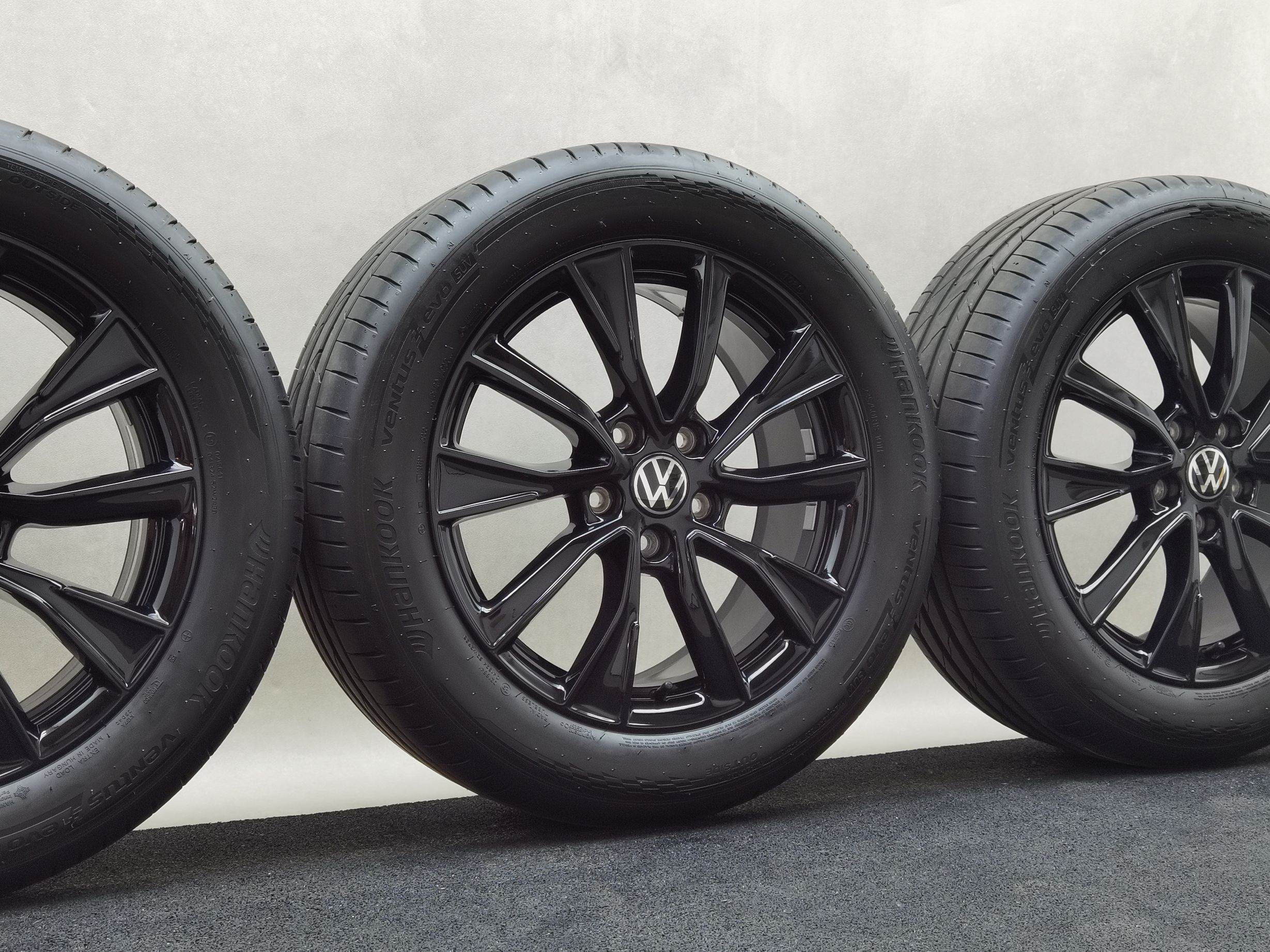 18 Zoll Volkswagen Toshima Schwarz glänzend, glanzgedreht Sommerräder / Hankook Ventus evo SUV (K137A) 235/50 R18 – Bild 1