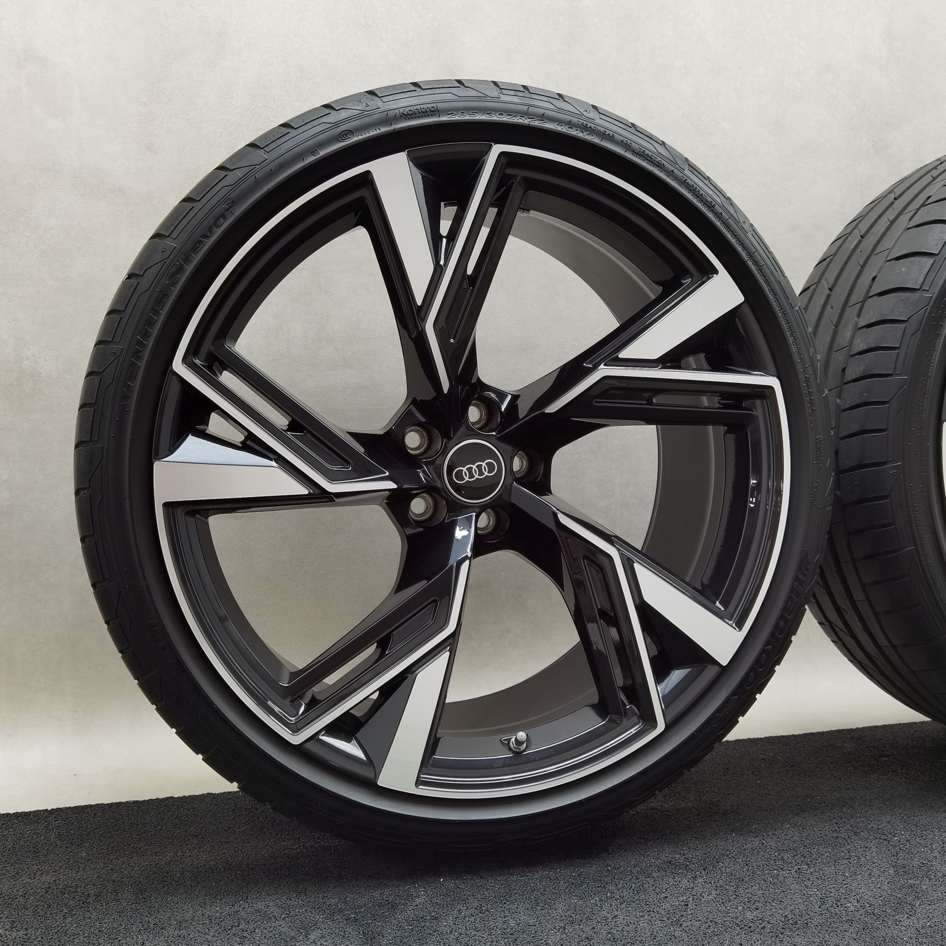 22 Zoll Audi 5-V-Speichen-Trapez Anthrazit glänzend, glanzgedreht Sommerräder / Hankook Ventus S1 evo3 (soundabsorber) (AO) 285/30 R22 – Bild 3