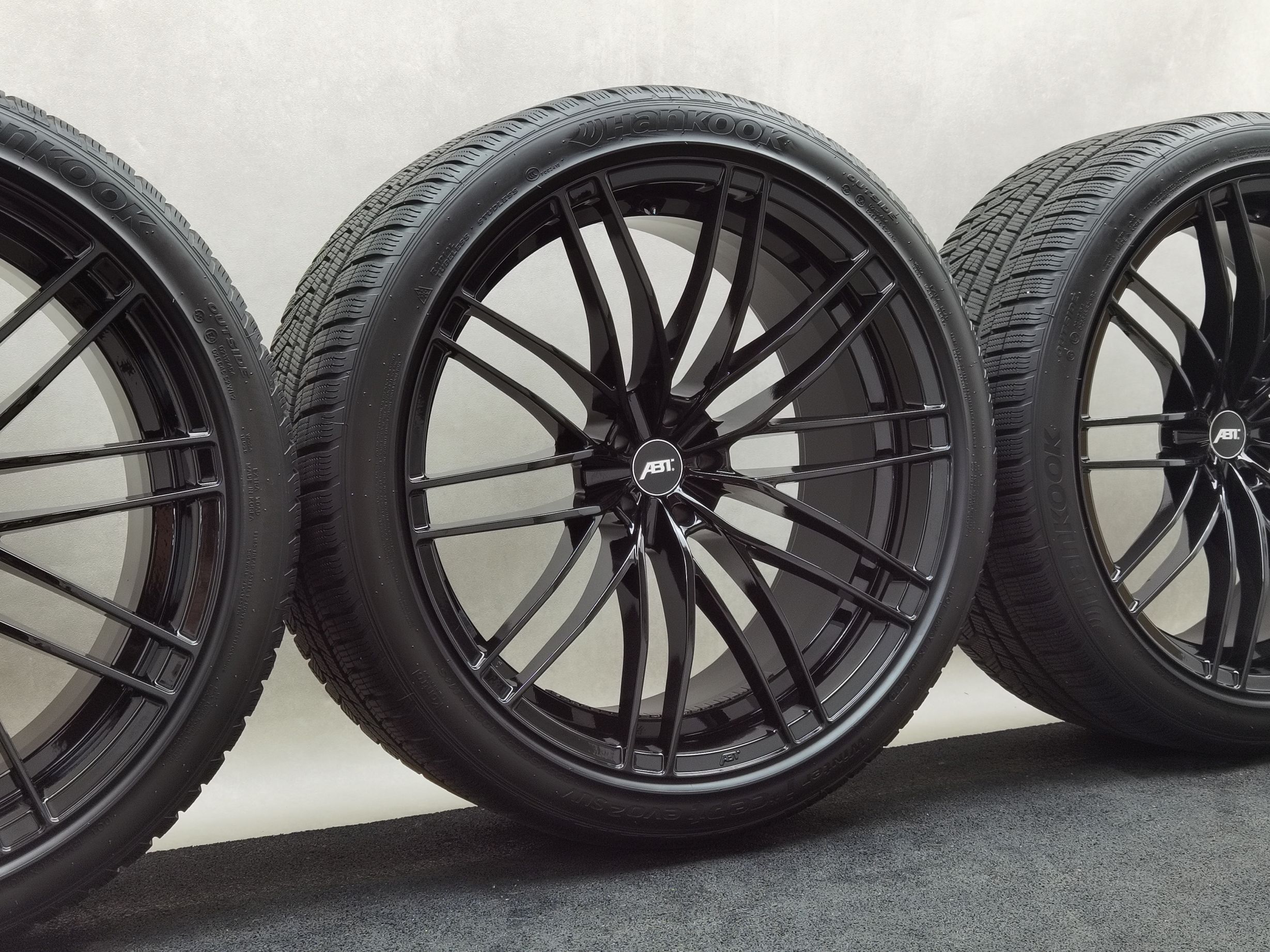 23 Zoll ABT Sportsline HR23 Glossy black Winterräder / Hankook Winter i*cept evo2 SUV W320A AO 295/35 R23