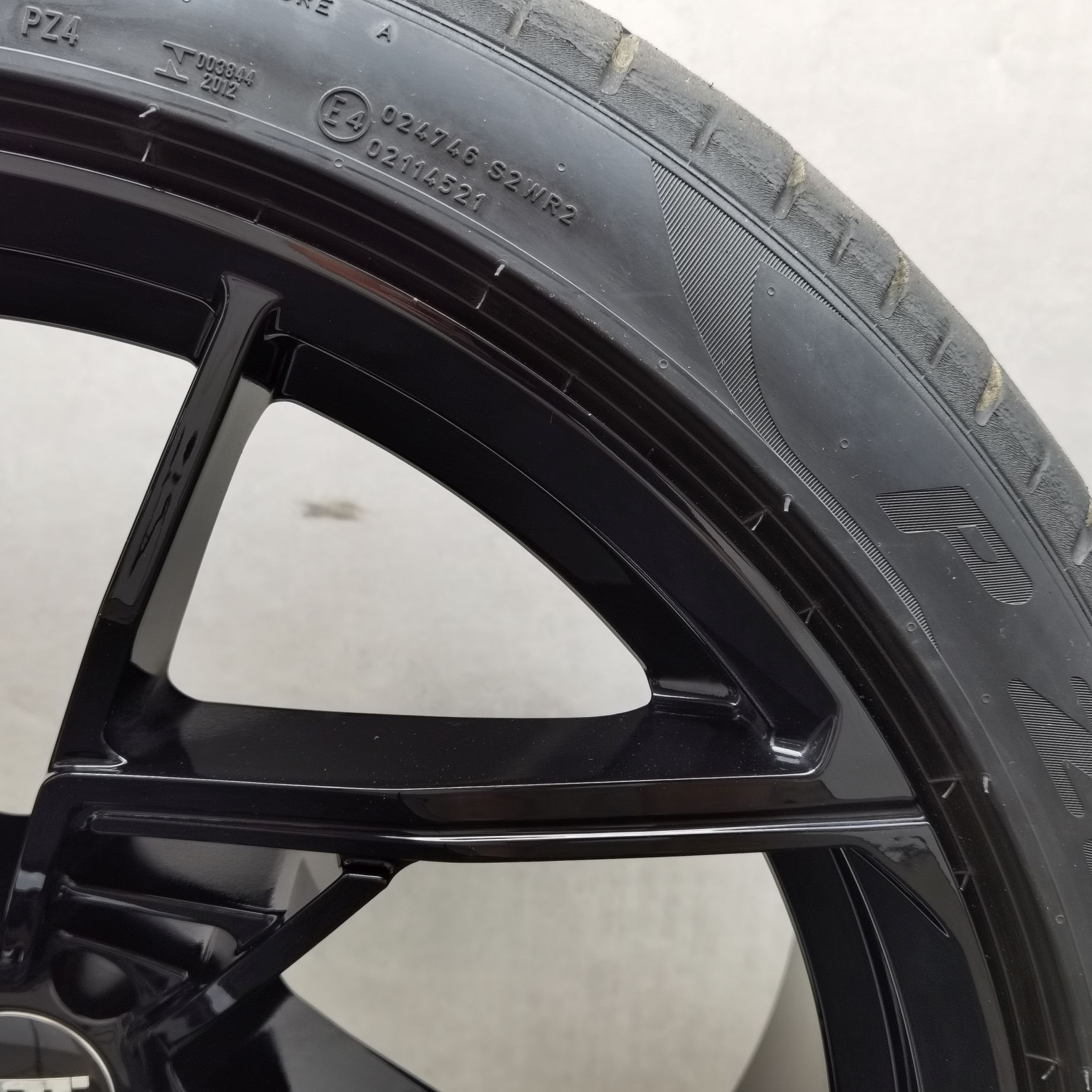 23 Zoll ABT Sportsline IR23 Glossy black Sommerräder / Pirelli P-Zero (PZ4) AO 295/35 R23 – Bild 7