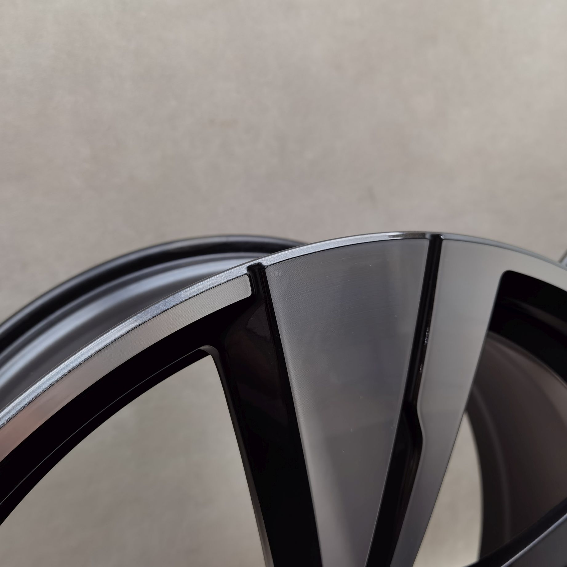21 Zoll Audi 5-Arm-Split Schwarz metallic, glanzgedreht Alufelgen – Bild 10