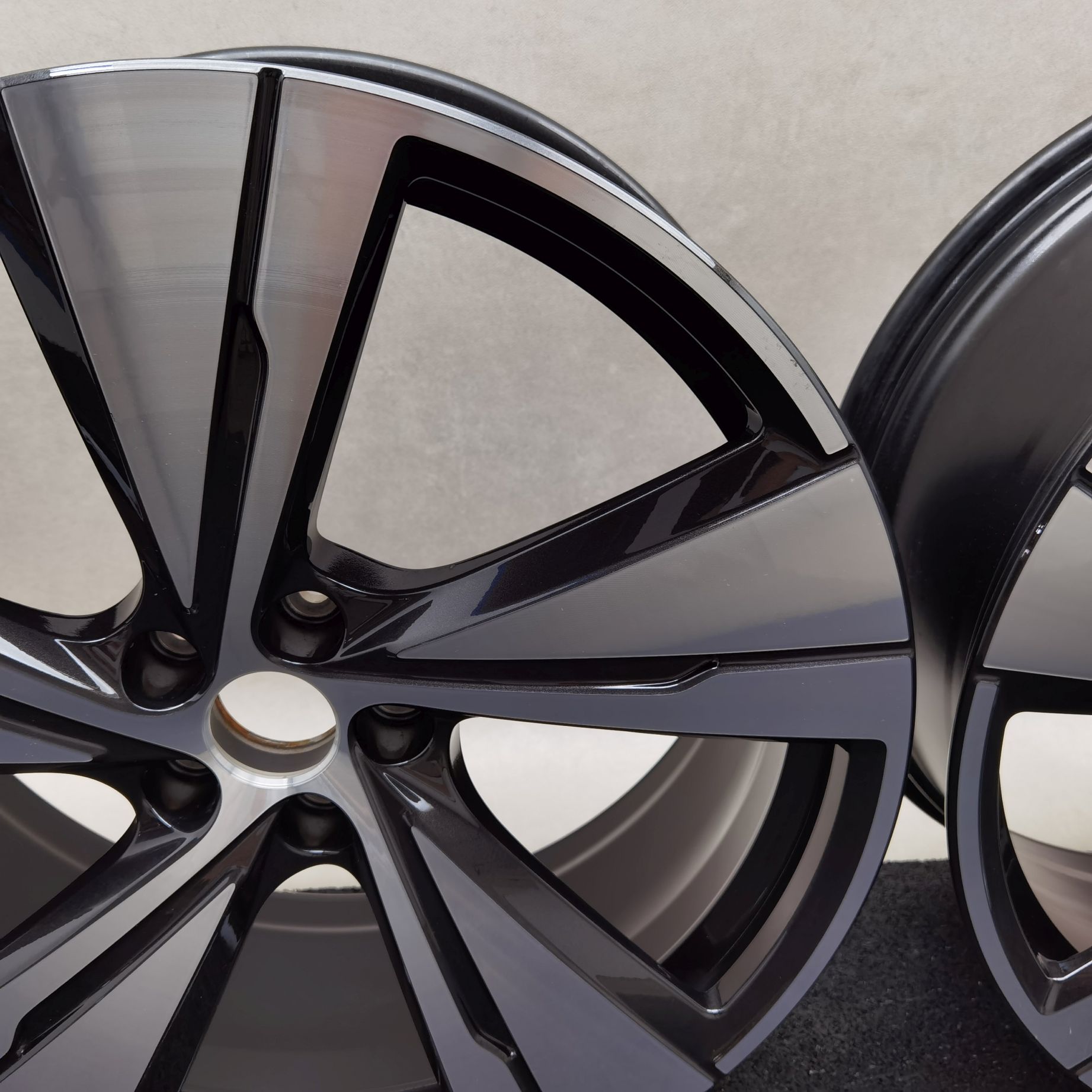 21 Zoll Audi 5-Arm-Split Schwarz metallic, glanzgedreht Alufelgen – Bild 4