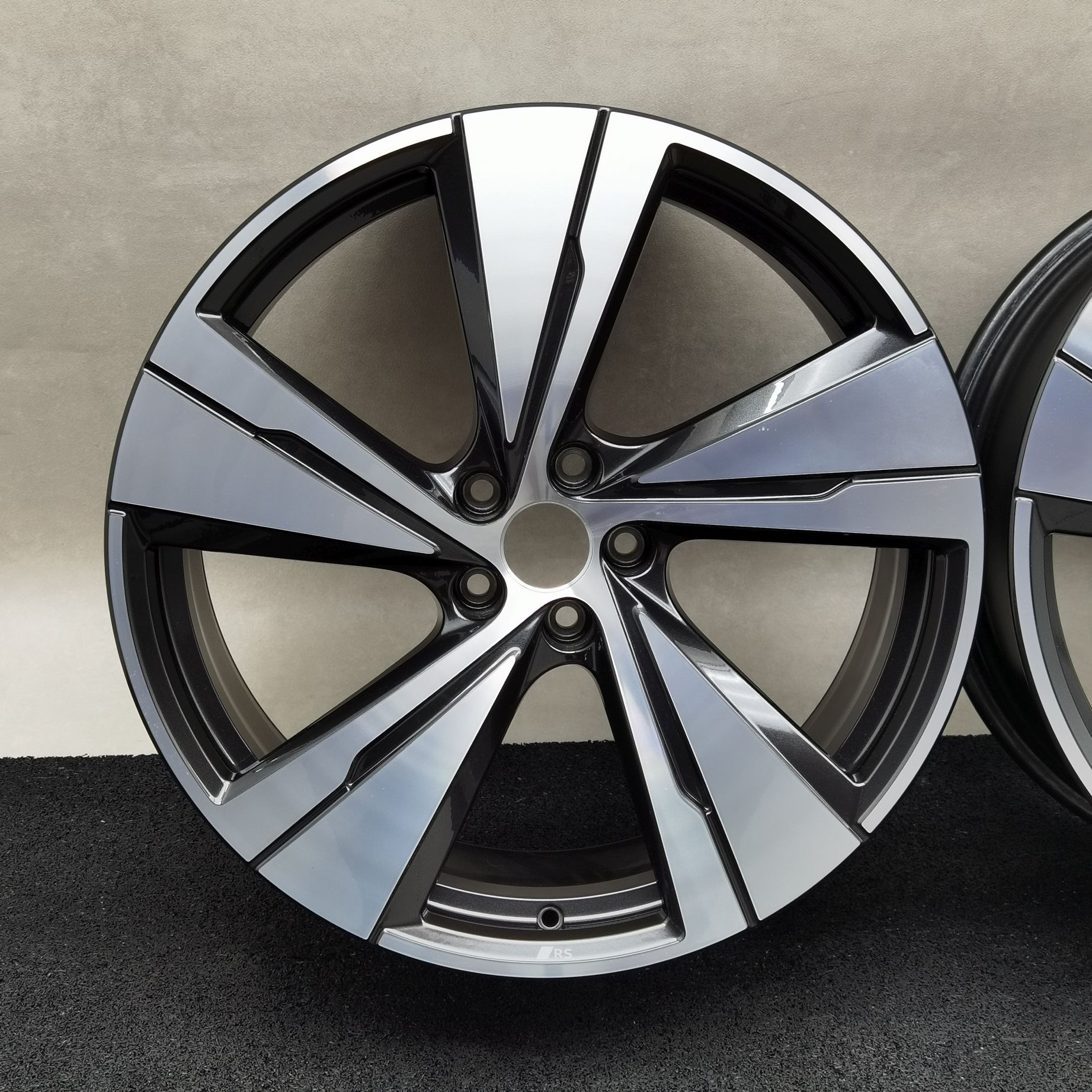 21 Zoll Audi 5-Arm-Split Schwarz metallic, glanzgedreht Alufelgen – Bild 2