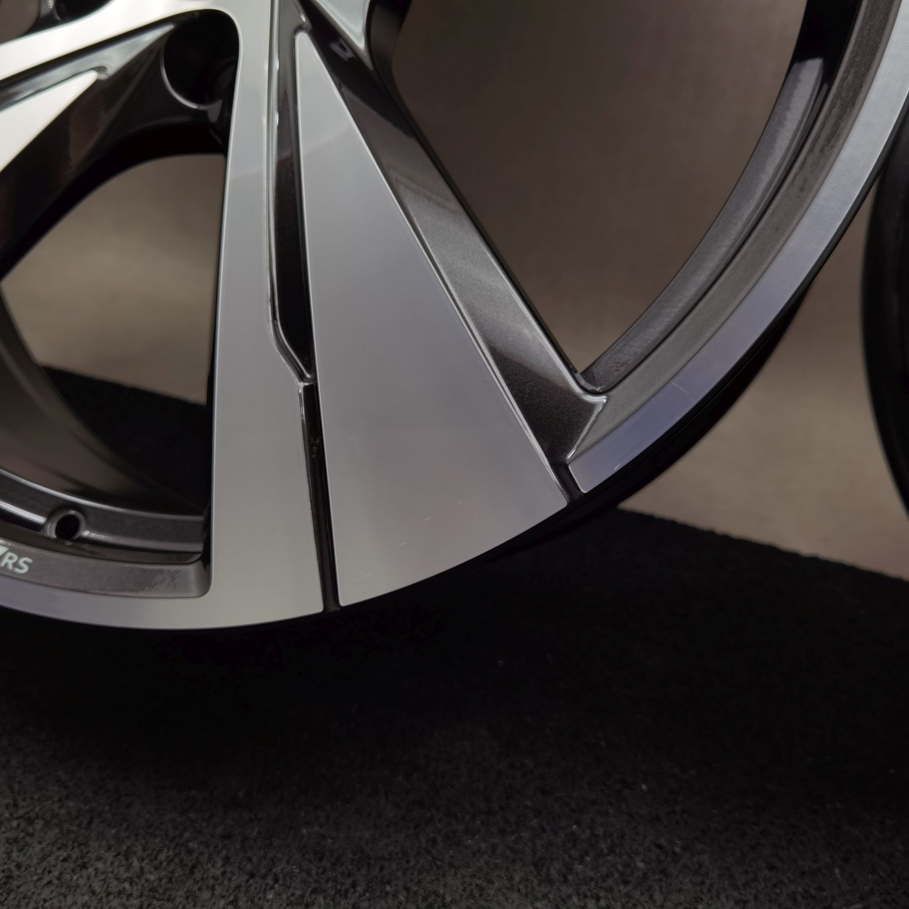 21 Zoll Audi 5-Arm-Split Schwarz metallic, glanzgedreht Alufelgen – Bild 5