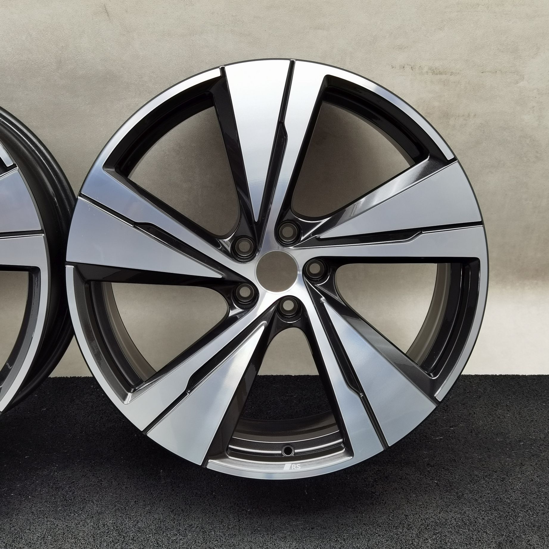 21 Zoll Audi 5-Arm-Split Schwarz metallic, glanzgedreht Alufelgen – Bild 8