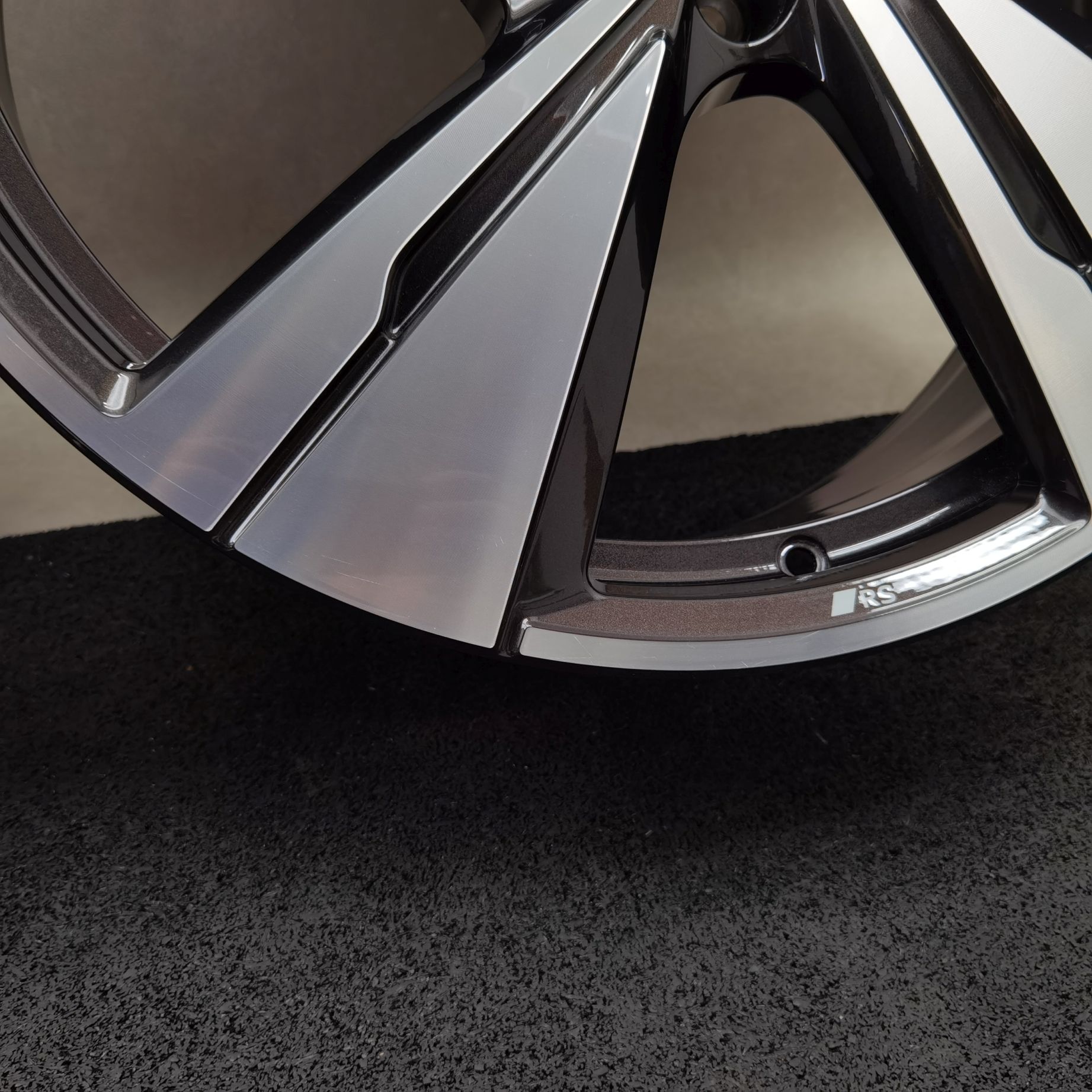 21 Zoll Audi 5-Arm-Split Schwarz metallic, glanzgedreht Alufelgen – Bild 10