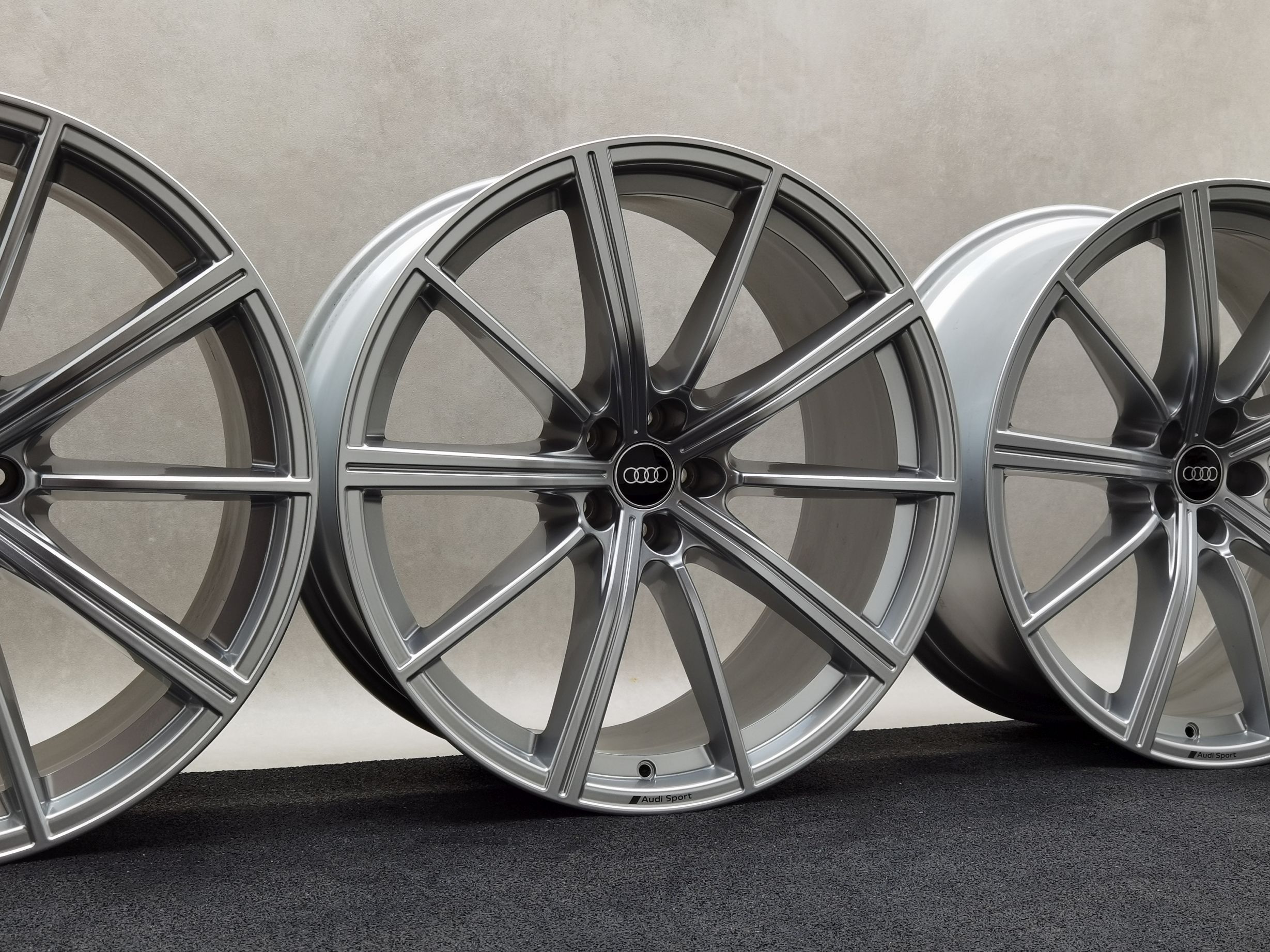 22 Zoll Audi 10-Speichen-Stern Silber Alufelgen
