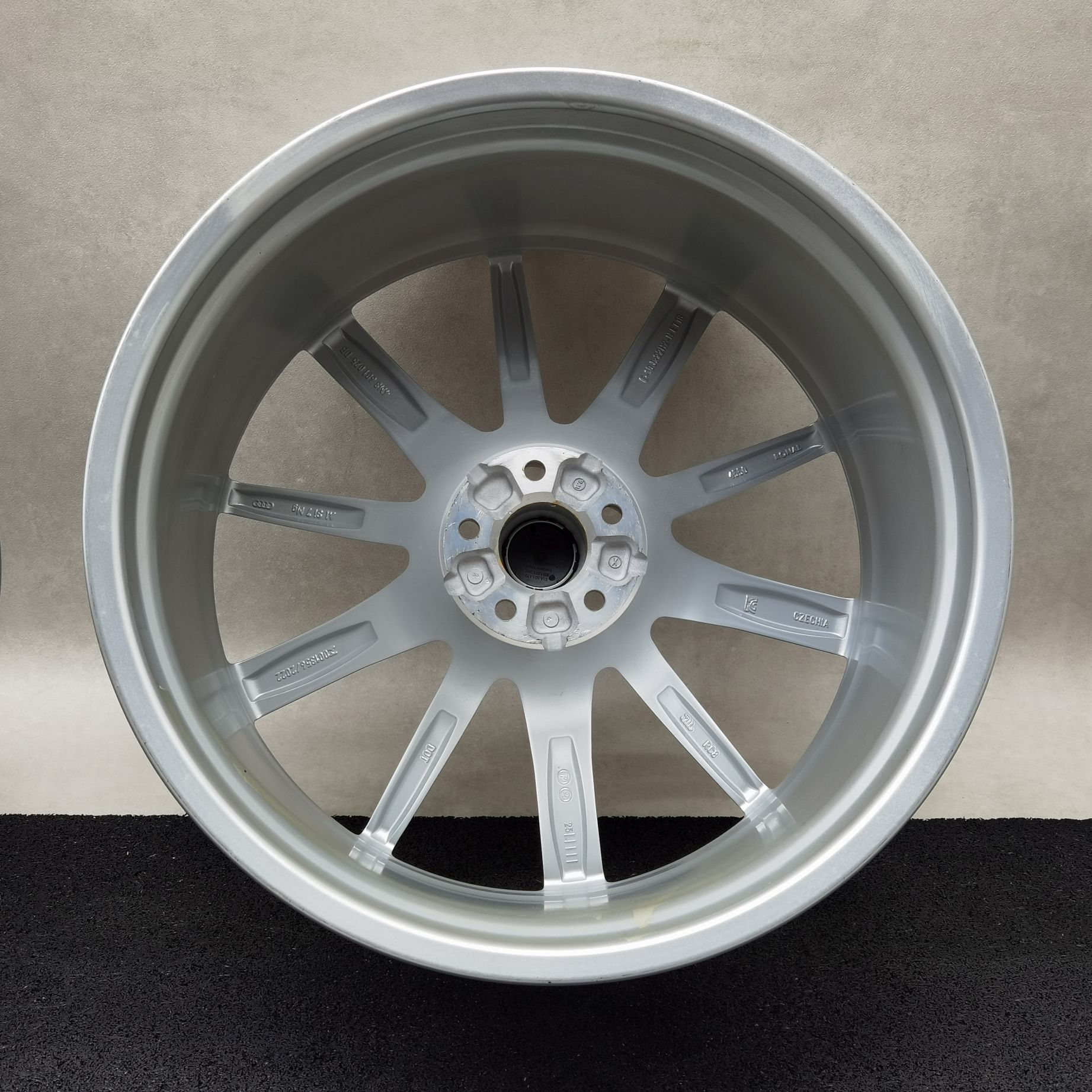 22 Zoll Audi 10-Speichen-Stern Silber Alufelgen – Bild 6