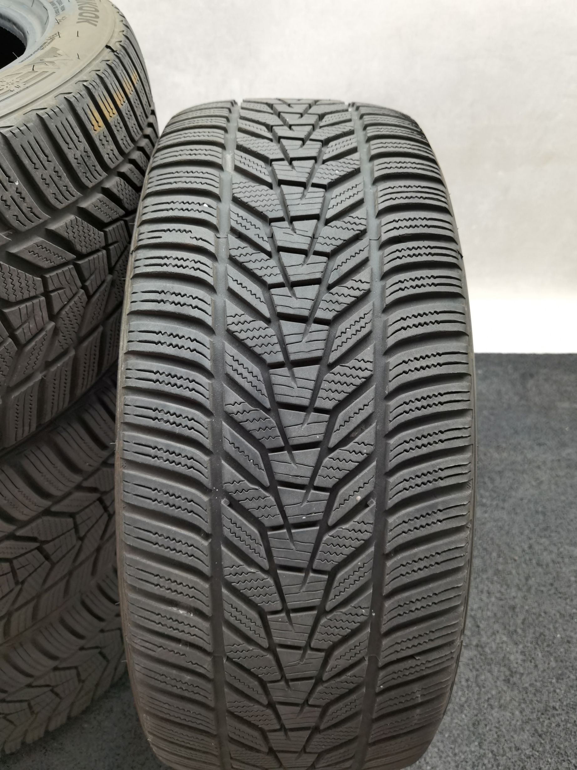 Hankook Winter i*cept evo3 (W330) 245/45 R19 Winterreifen – Bild 3