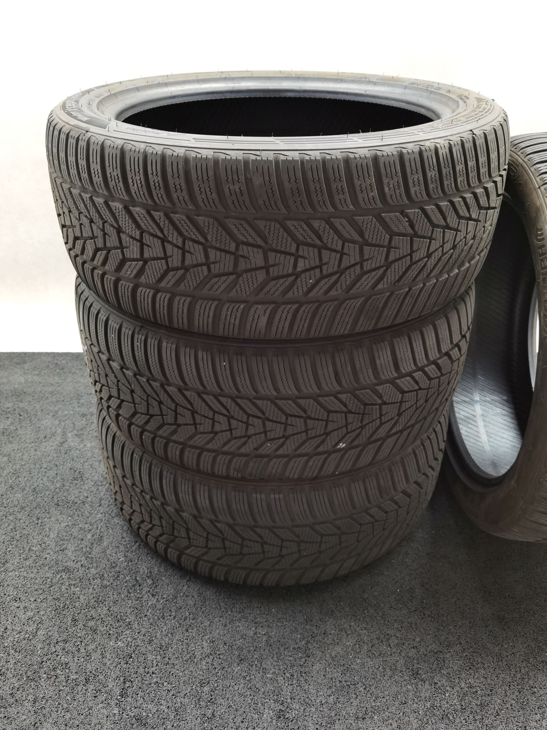 Hankook Winter i*cept evo3 (W330) 245/45 R19 Winterreifen – Bild 2
