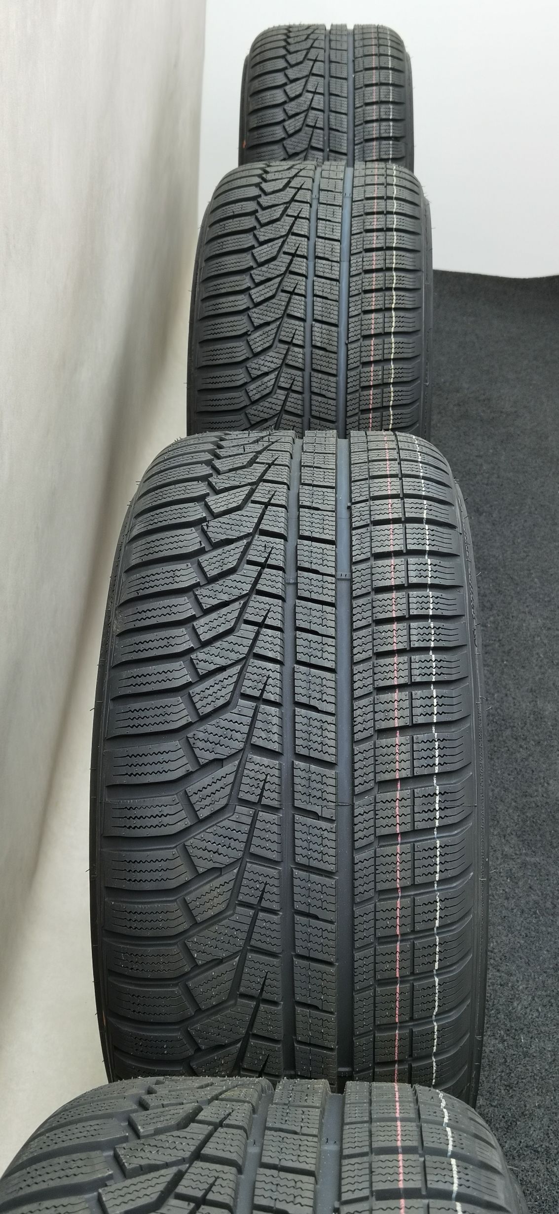 22 Zoll Audi 5-V-Speichen-Struktur Anthrazit glänzend, glanzgedreht Winterräder / Hankook Winter i*cept evo2 (AO) 285/30 R22 – Bild 2