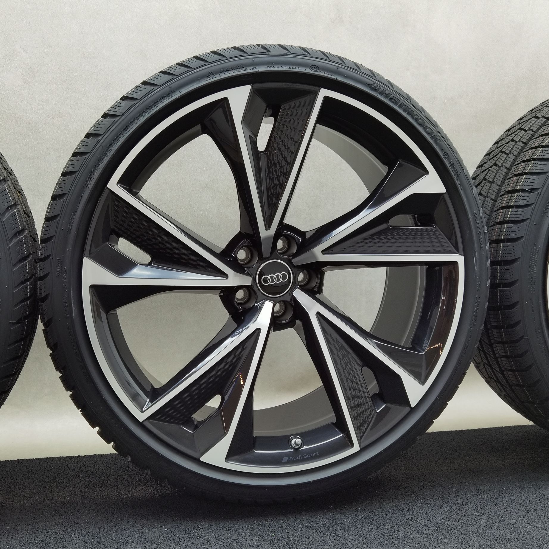 22 Zoll Audi 5-V-Speichen-Struktur Anthrazit glänzend, glanzgedreht Winterräder / Hankook Winter i*cept evo2 (AO) 285/30 R22 – Bild 5