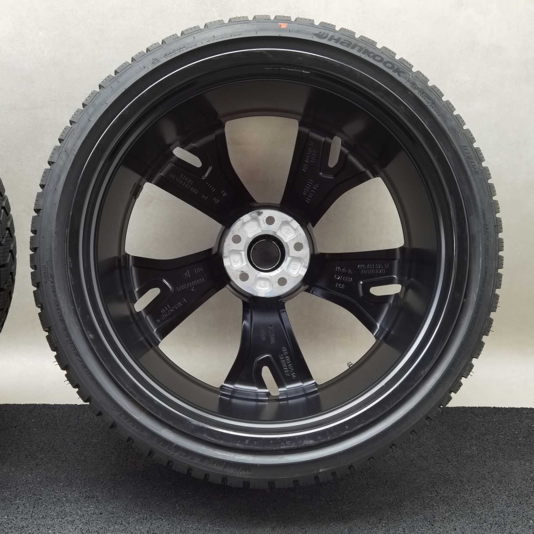 22 Zoll Audi 5-V-Speichen-Struktur Anthrazit glänzend, glanzgedreht Winterräder / Hankook Winter i*cept evo2 (AO) 285/30 R22 – Bild 8
