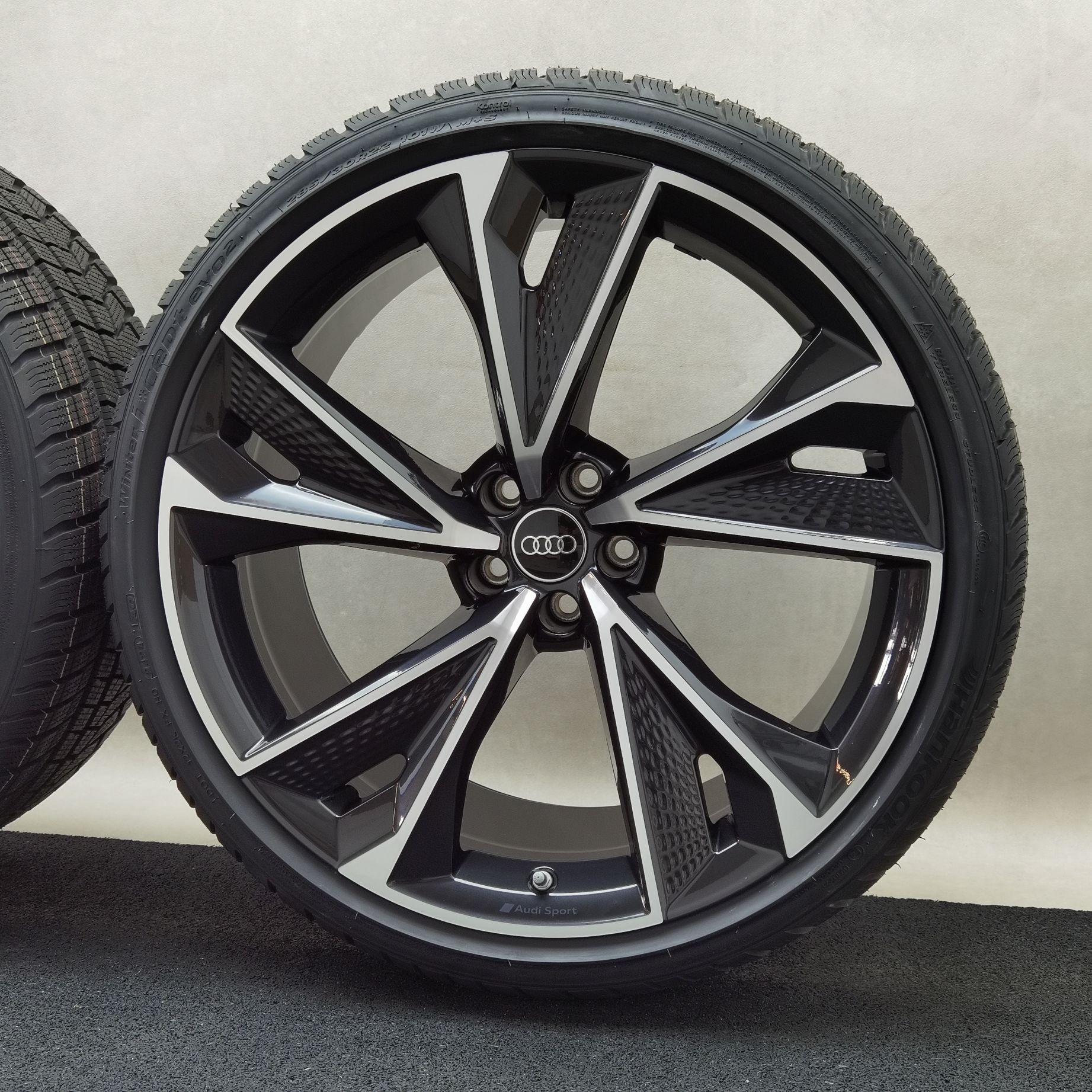 22 Zoll Audi 5-V-Speichen-Struktur Anthrazit glänzend, glanzgedreht Winterräder / Hankook Winter i*cept evo2 (AO) 285/30 R22 – Bild 7