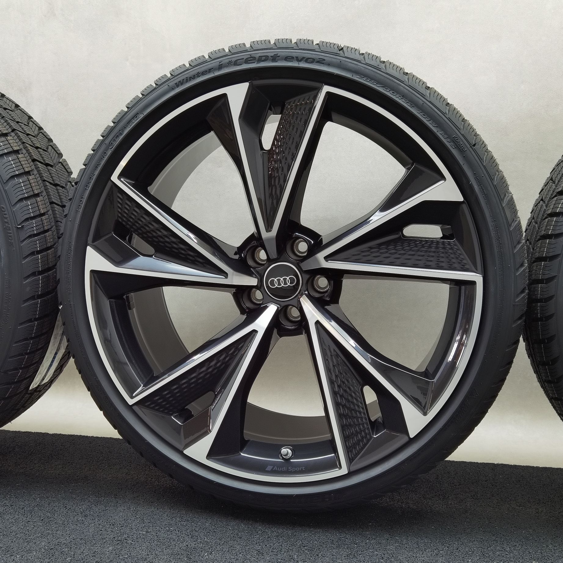 22 Zoll Audi 5-V-Speichen-Struktur Anthrazit glänzend, glanzgedreht Winterräder / Hankook Winter i*cept evo2 (AO) 285/30 R22 – Bild 6